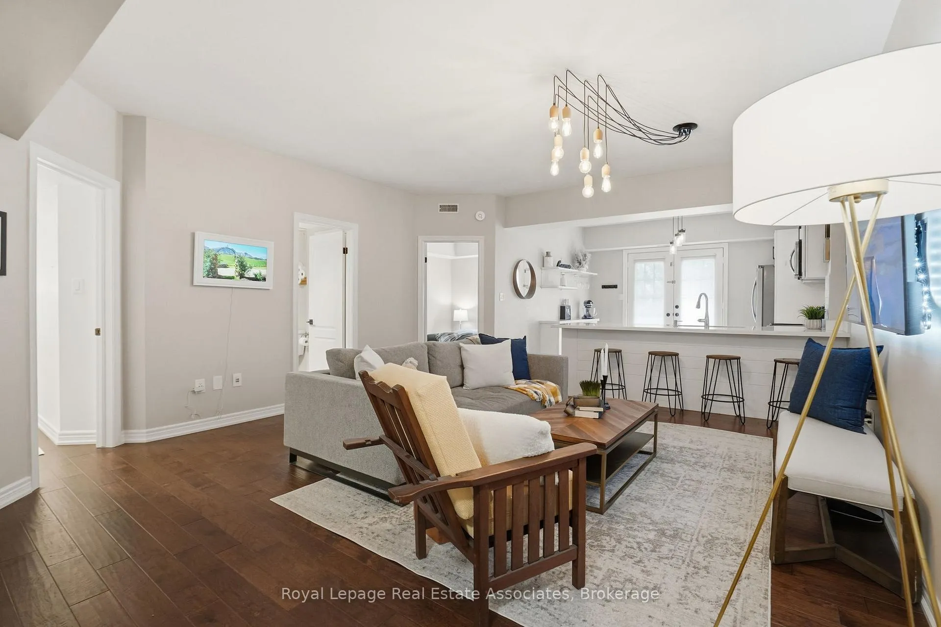 Photo 5 of Unit 107, 4006 Kilmer Drive, Burlington, Tansley — HOMEH