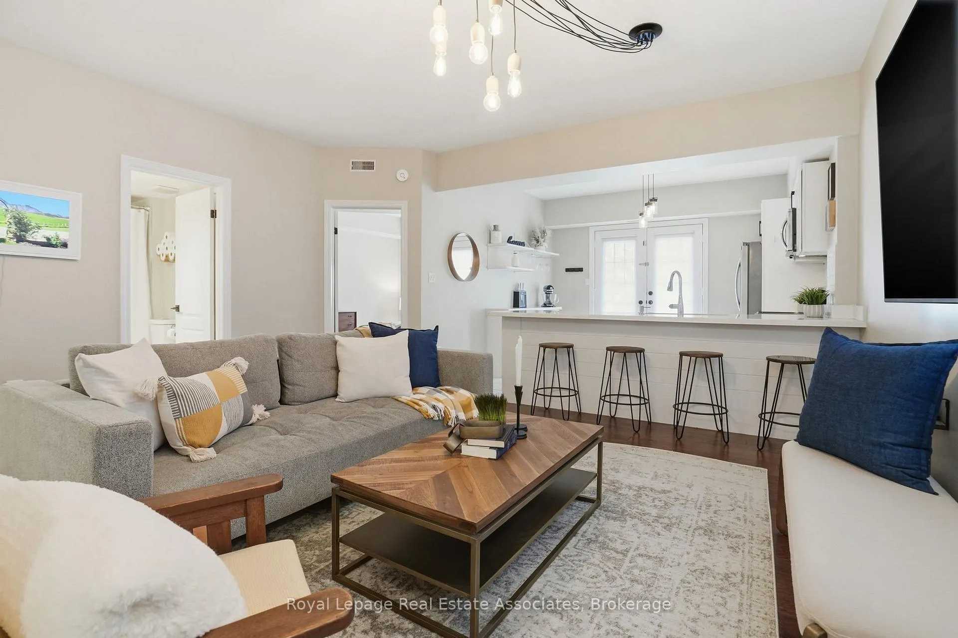 Photo 6 of Unit 107, 4006 Kilmer Drive, Burlington, Tansley — HOMEH