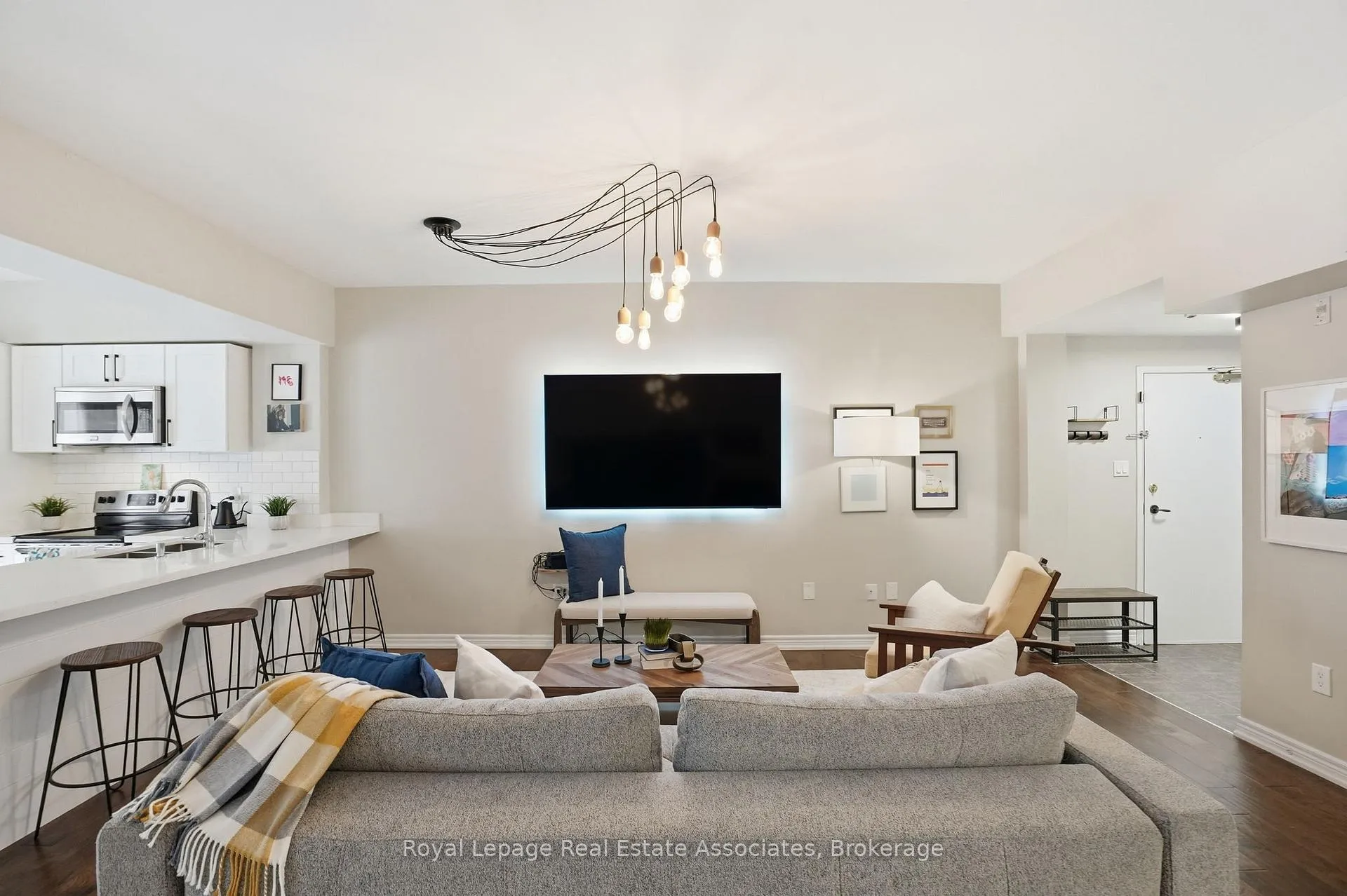 Photo 9 of Unit 107, 4006 Kilmer Drive, Burlington, Tansley — HOMEH