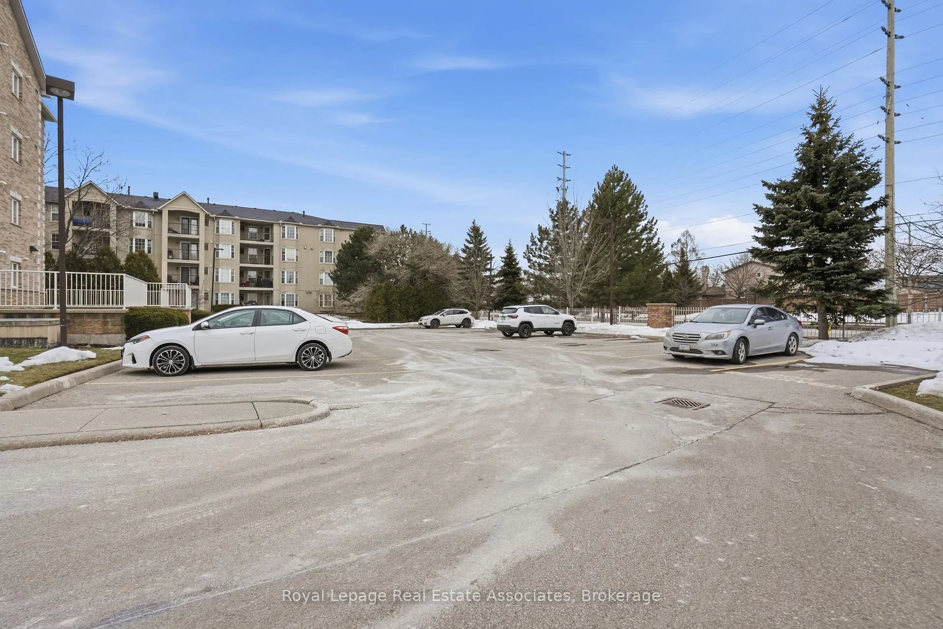 Photo 37 of Unit 107, 4006 Kilmer Drive, Burlington, Tansley — HOMEH