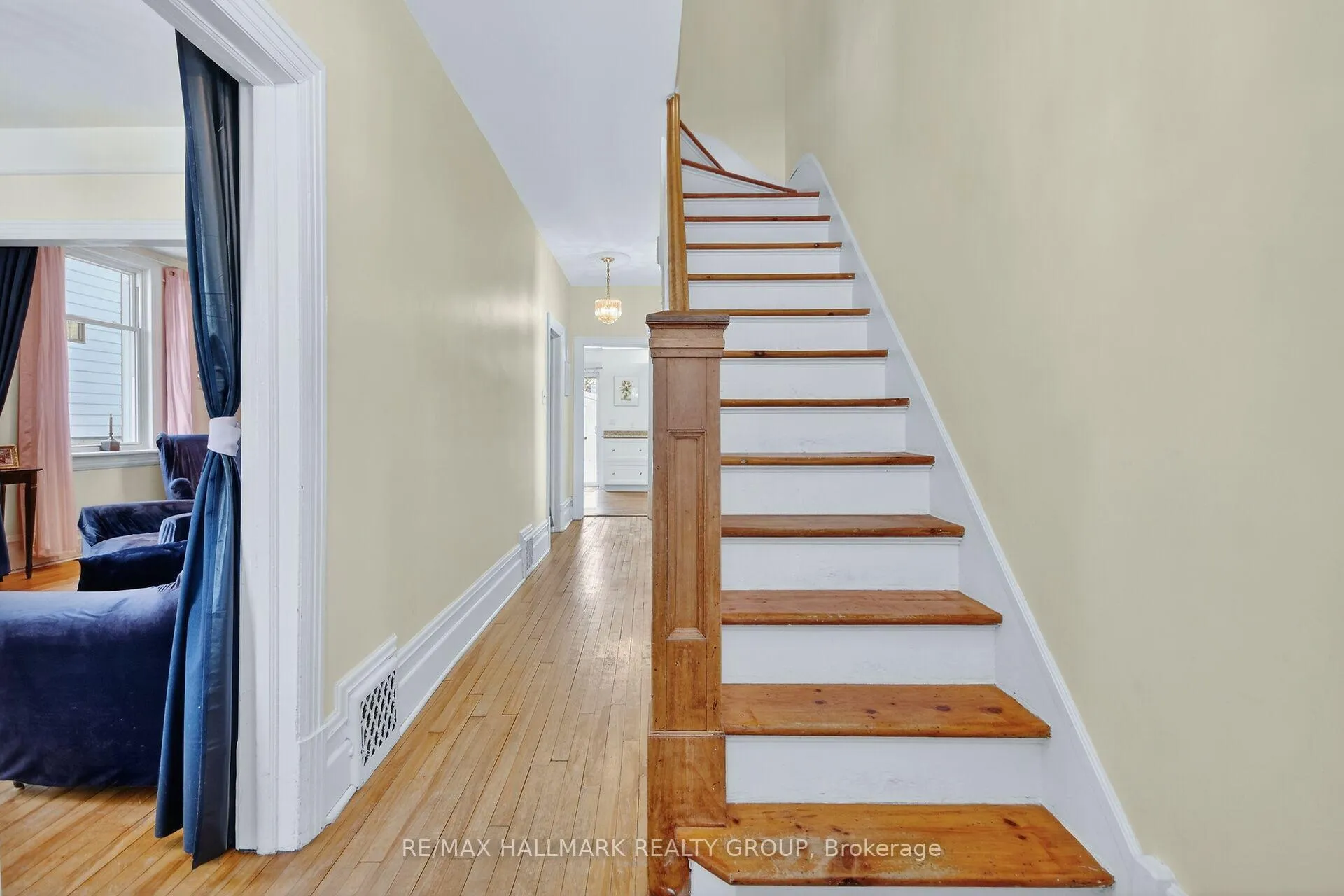 Photo 4 of 512 Melbourne Avenue, Ottawa, McKellar/Highland — HOMEH