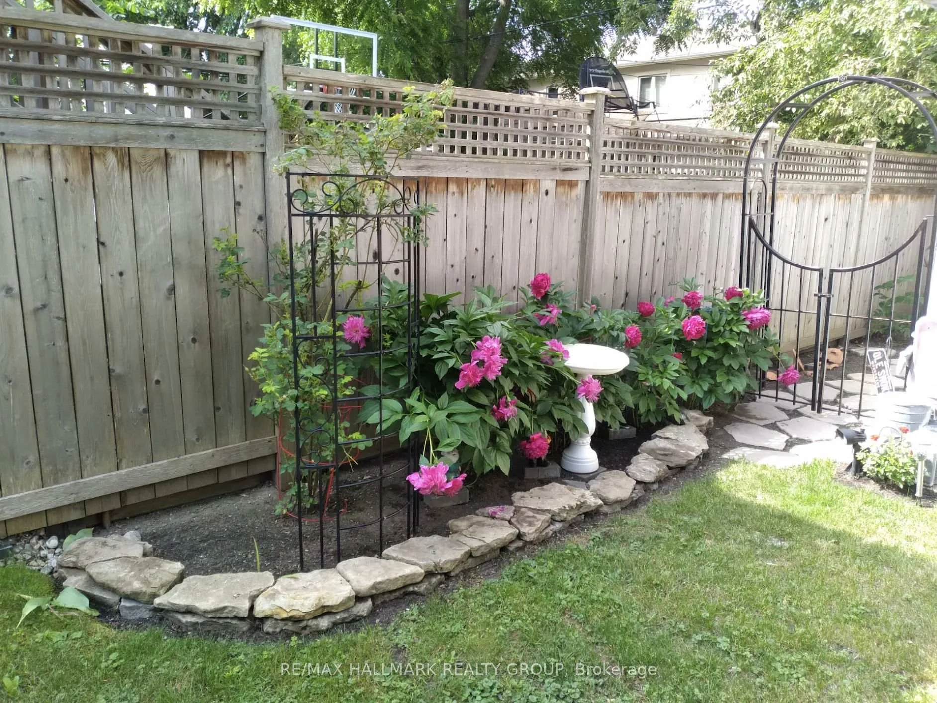 Photo 33 of 512 Melbourne Avenue, Ottawa, McKellar/Highland — HOMEH