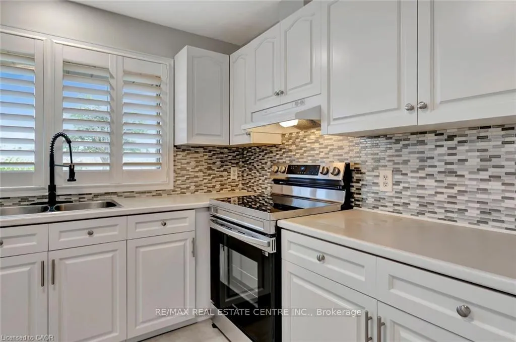 Photo 8 of Unit 1, 6 Ruskview Road, Kitchener, Forest Hill — HOMEH