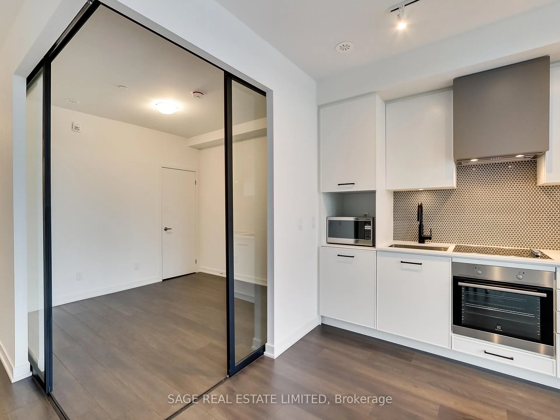 Photo 9 of Unit 603, 899 Queen Street E, Toronto, South Riverdale — HOMEH
