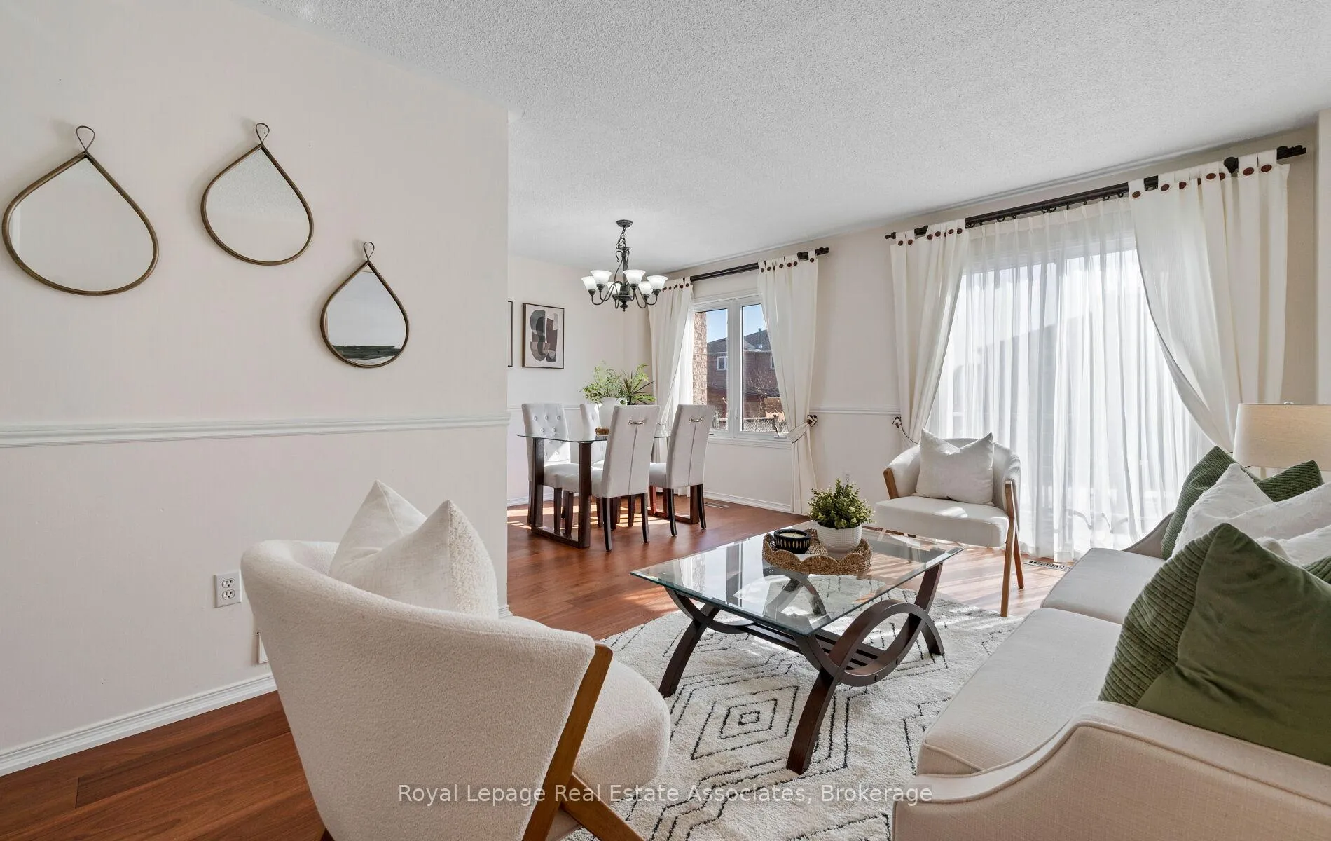 Photo 3 of 144 Genesee Drive, Oakville, River Oaks — HOMEH