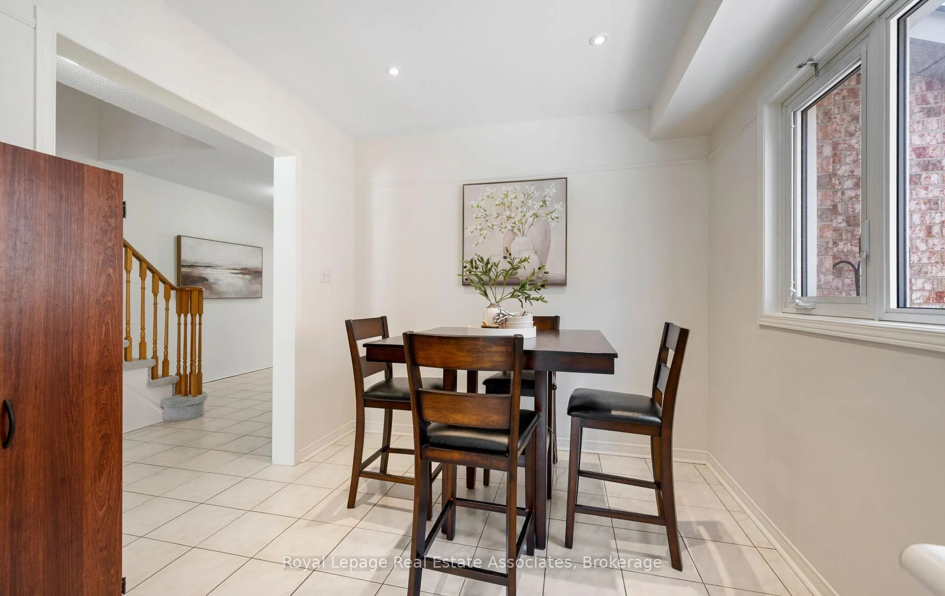 Photo 7 of 144 Genesee Drive, Oakville, River Oaks — HOMEH
