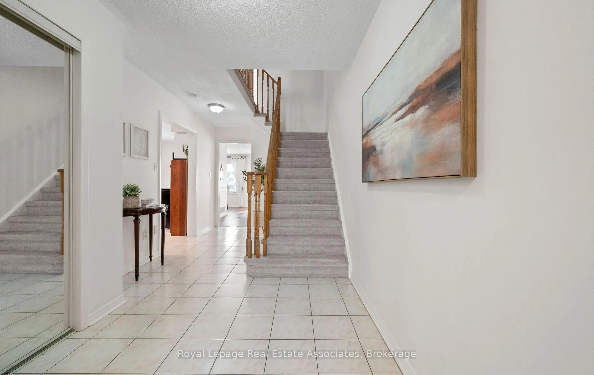 Photo 8 of 144 Genesee Drive, Oakville, River Oaks — HOMEH