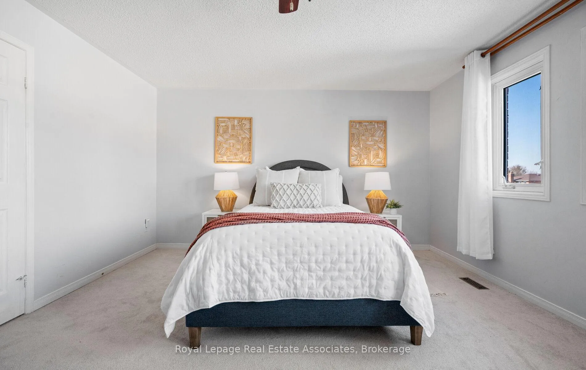 Photo 9 of 144 Genesee Drive, Oakville, River Oaks — HOMEH