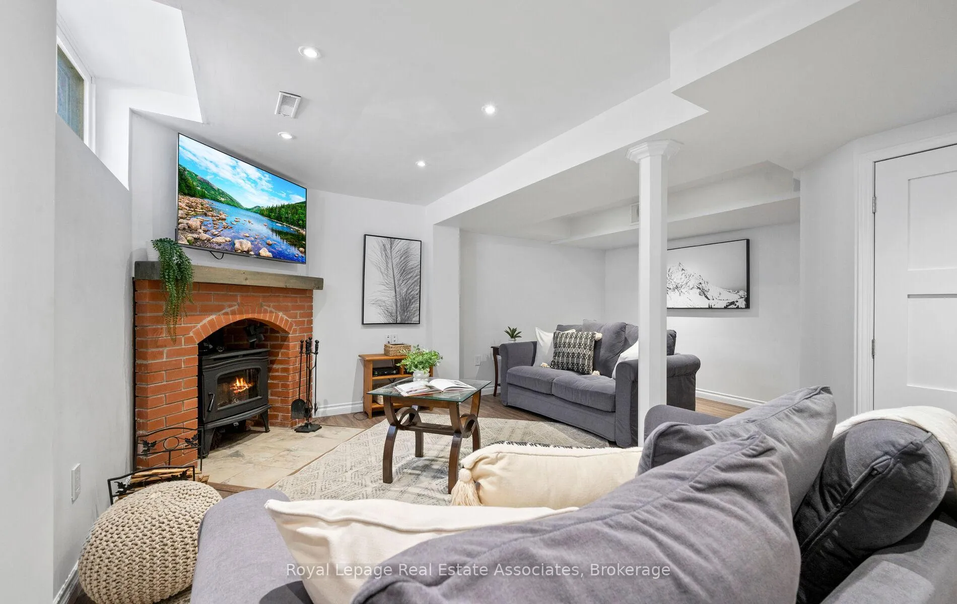 Photo 13 of 144 Genesee Drive, Oakville, River Oaks — HOMEH