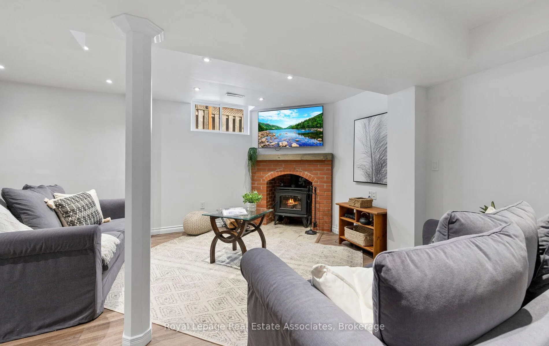 Photo 14 of 144 Genesee Drive, Oakville, River Oaks — HOMEH