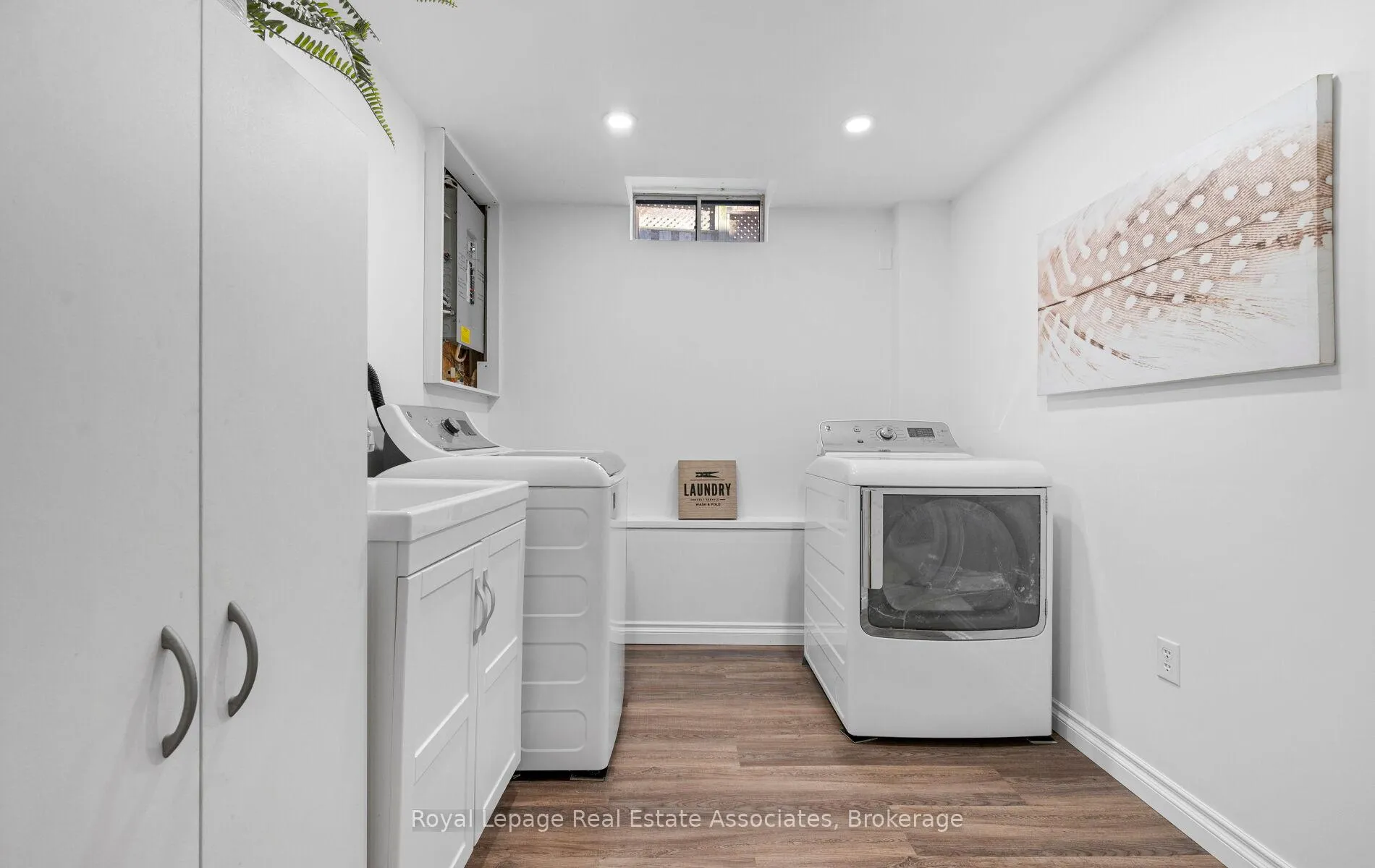 Photo 15 of 144 Genesee Drive, Oakville, River Oaks — HOMEH
