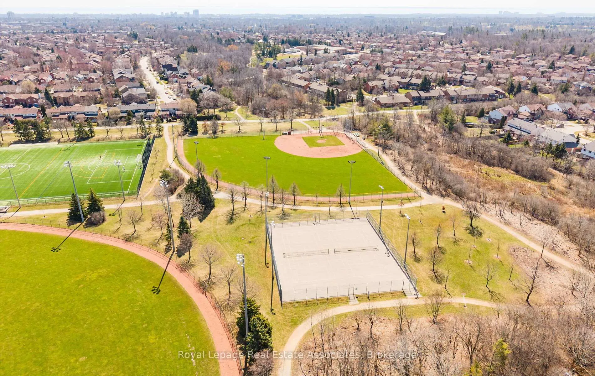 Photo 24 of 144 Genesee Drive, Oakville, River Oaks — HOMEH