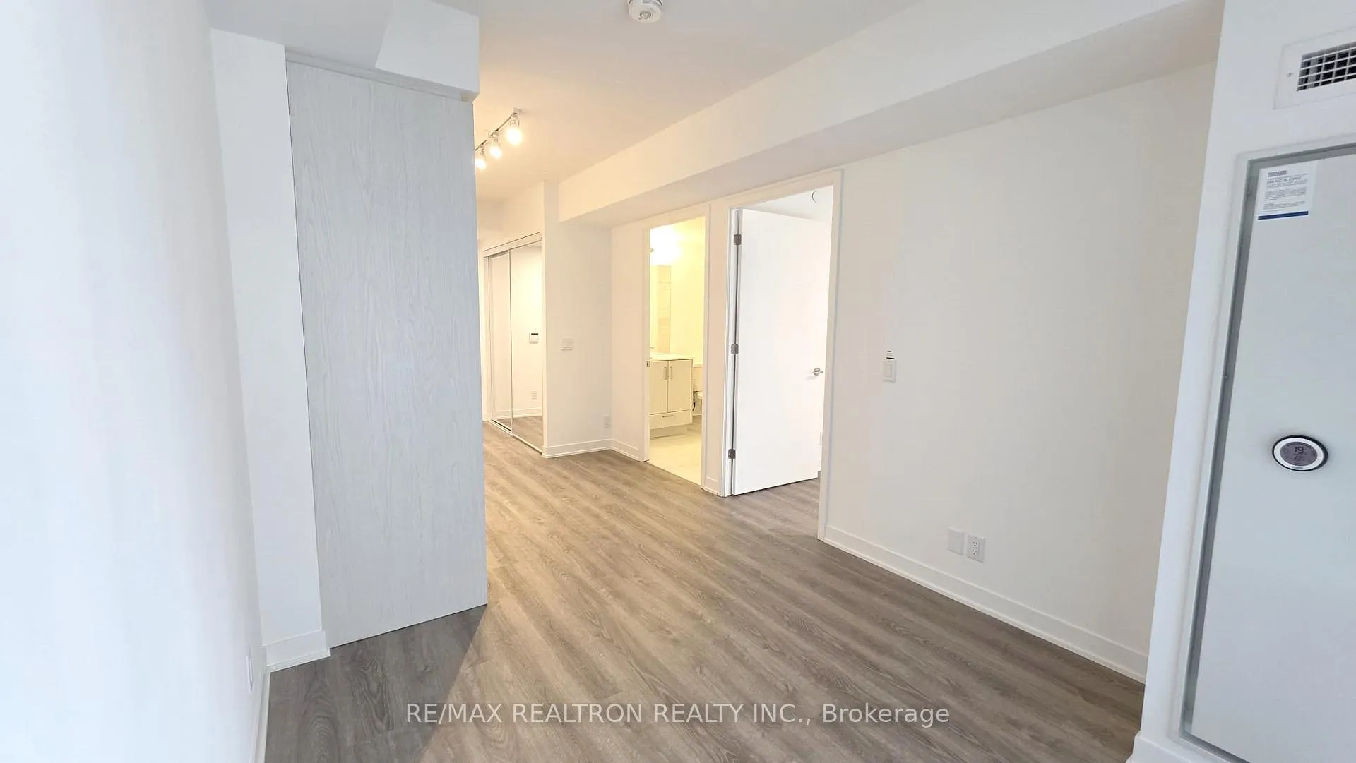 Photo 4 of Unit 618, 180 Front Street E, Toronto, Moss Park — HOMEH