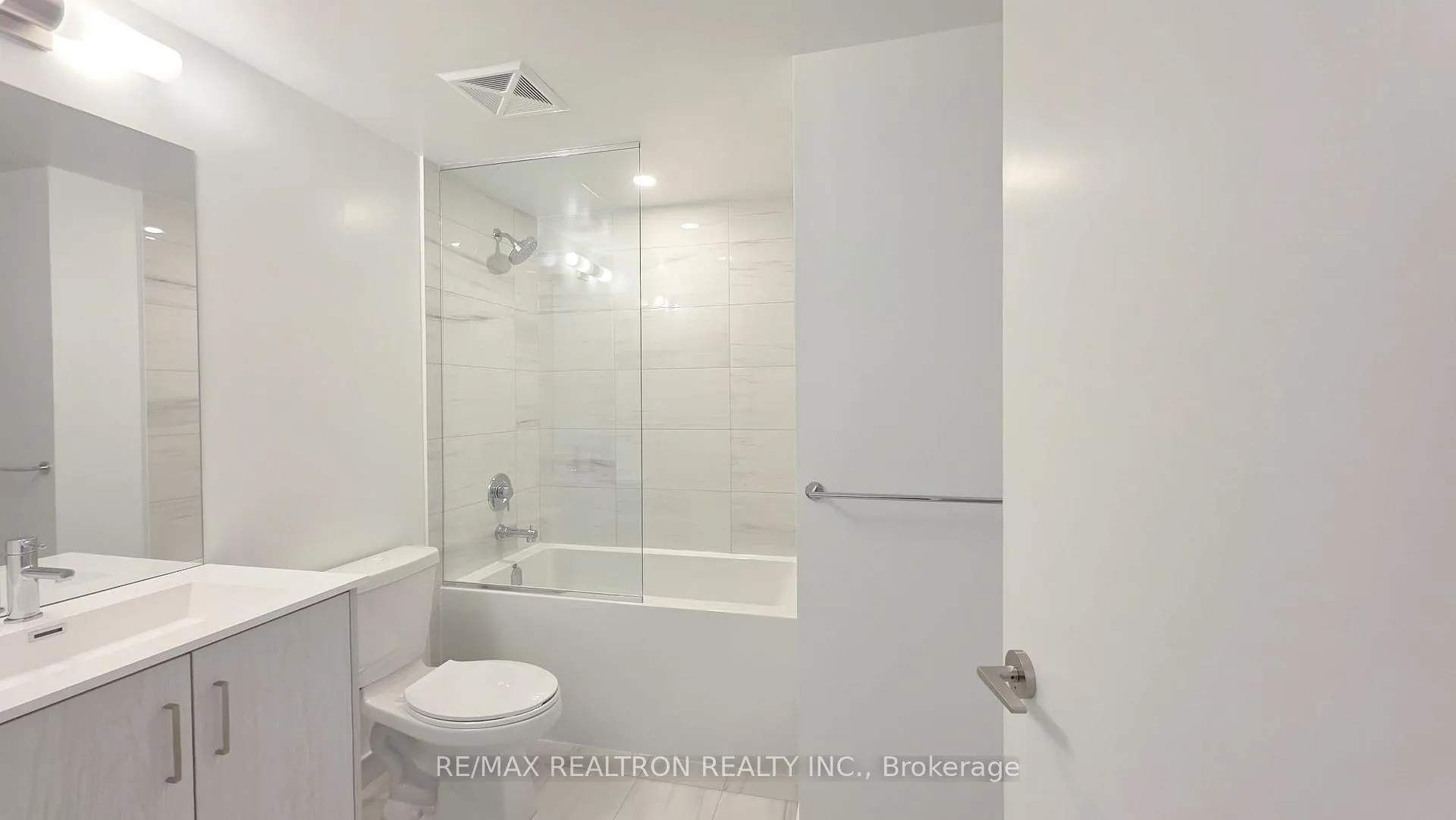Photo 9 of Unit 618, 180 Front Street E, Toronto, Moss Park — HOMEH