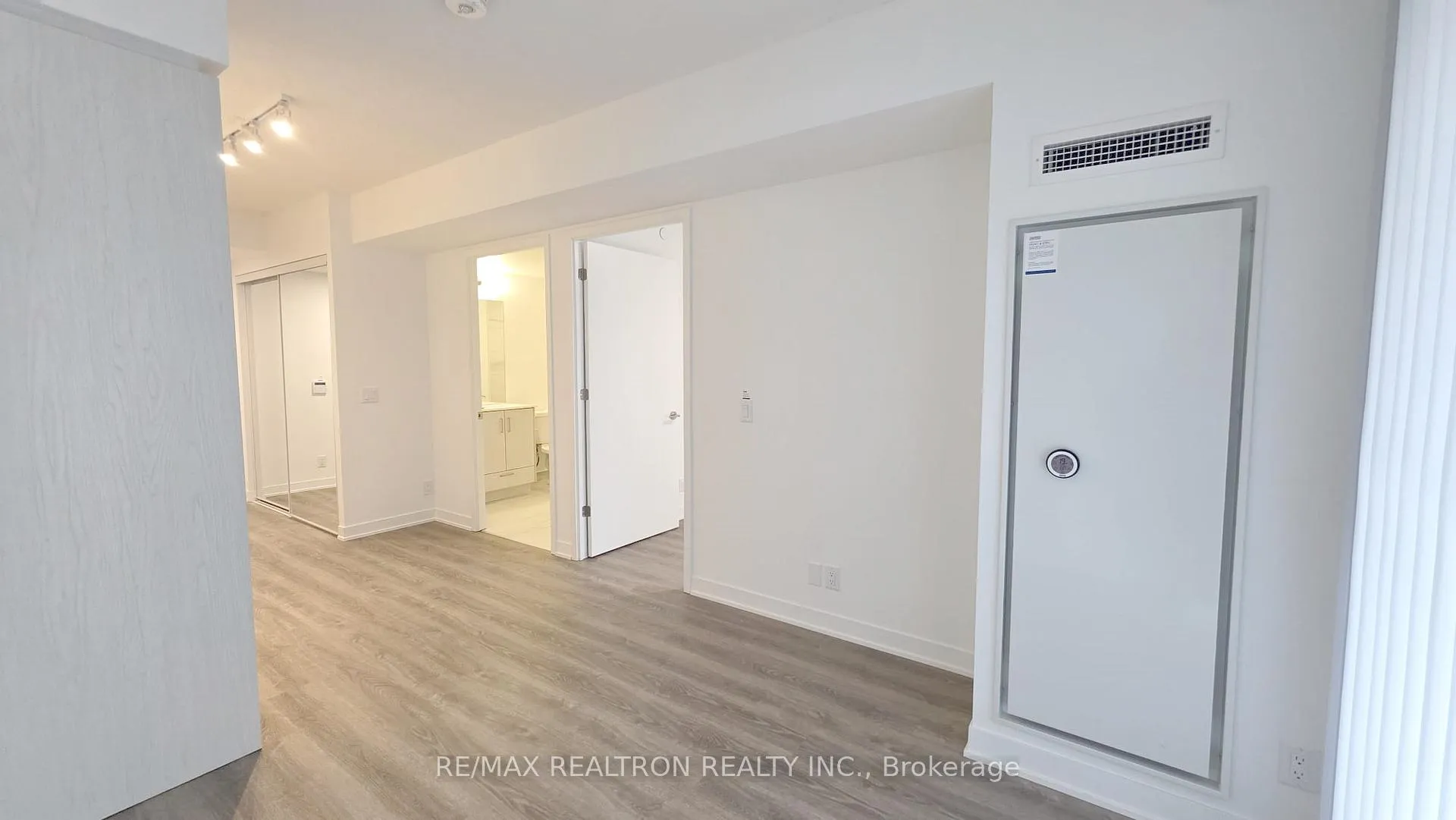 Photo 10 of Unit 618, 180 Front Street E, Toronto, Moss Park — HOMEH