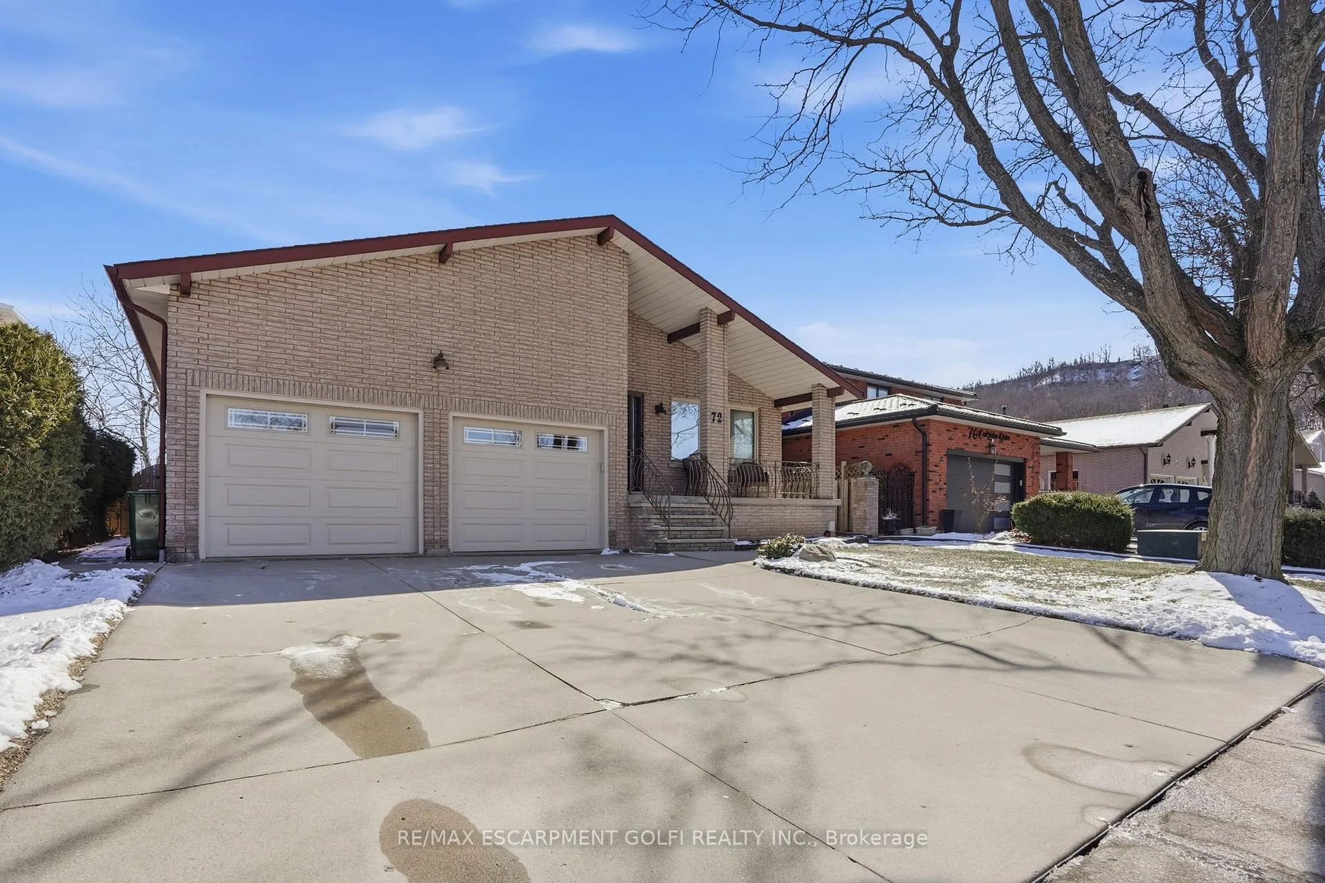 Photo 1 of 72 Oakridge Drive, Hamilton, Stoney Creek — HOMEH