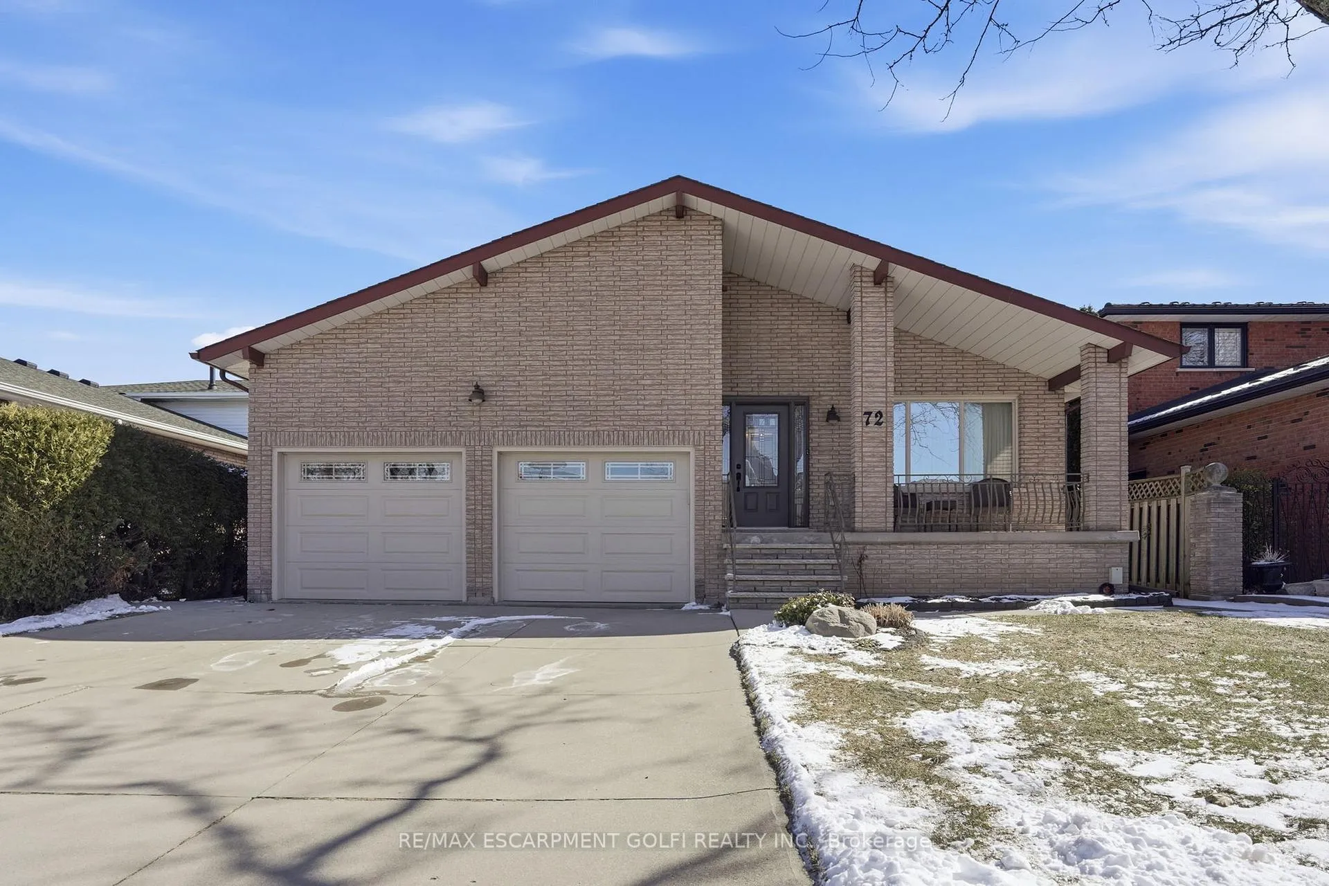 Photo 2 of 72 Oakridge Drive, Hamilton, Stoney Creek — HOMEH