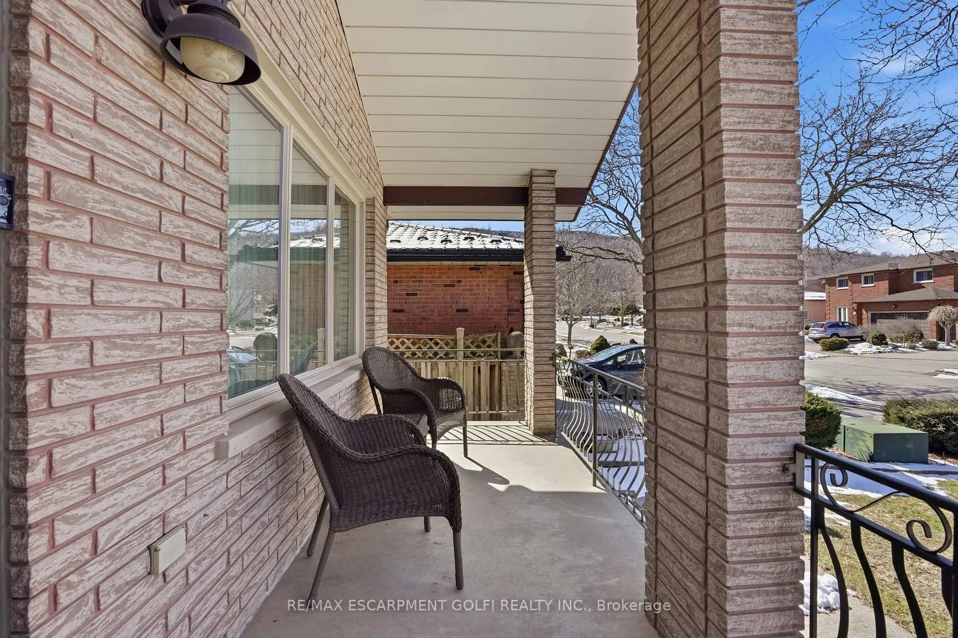 Photo 3 of 72 Oakridge Drive, Hamilton, Stoney Creek — HOMEH