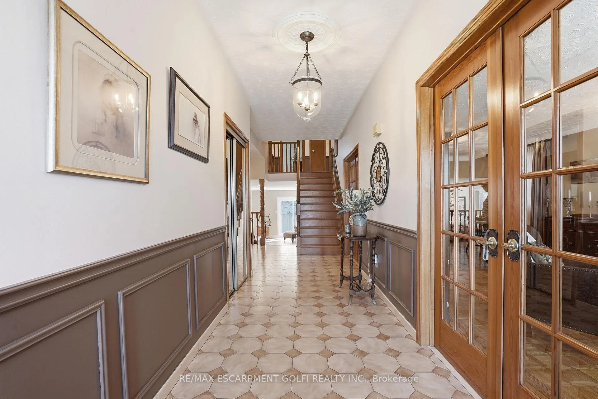 Photo 5 of 72 Oakridge Drive, Hamilton, Stoney Creek — HOMEH