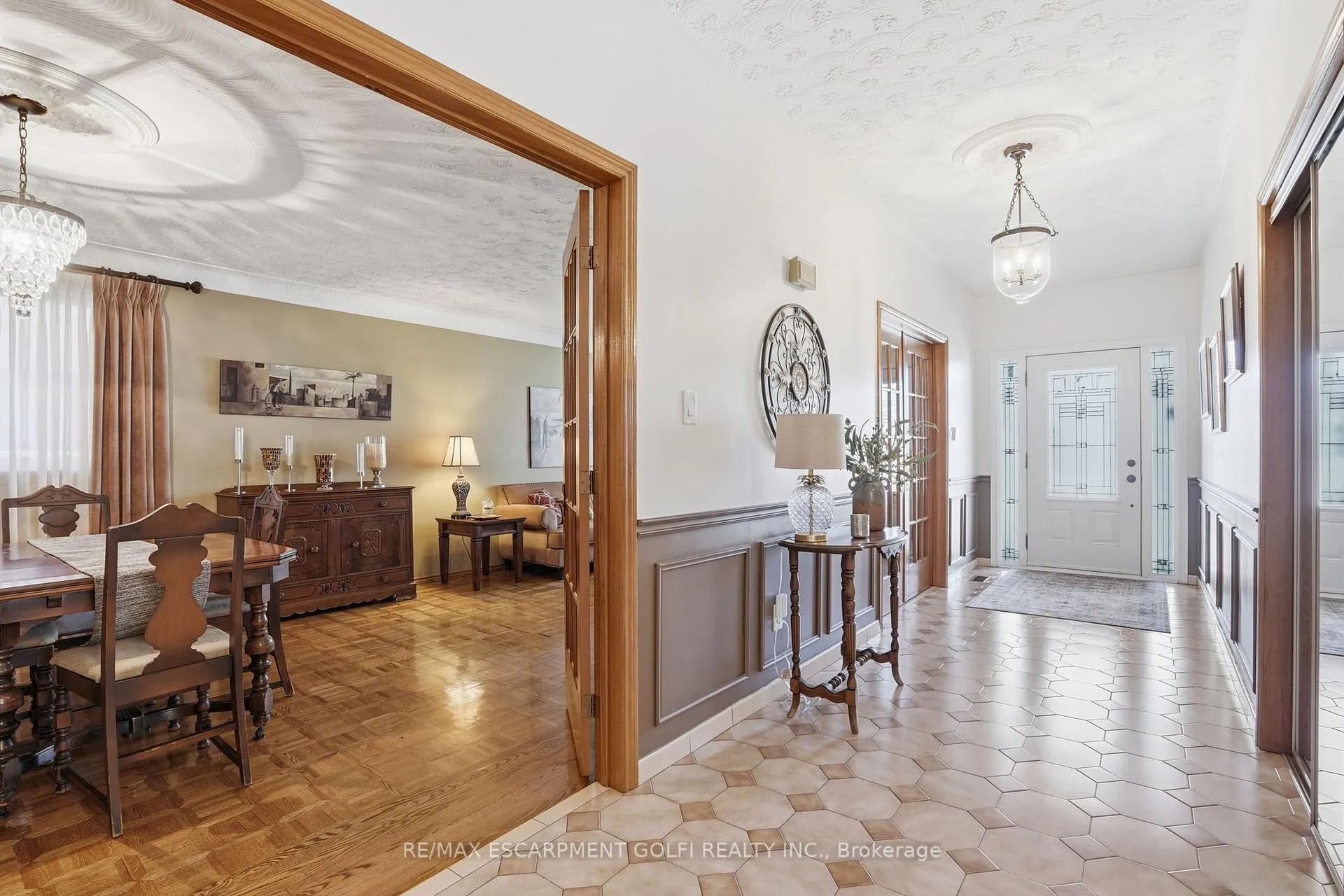Photo 10 of 72 Oakridge Drive, Hamilton, Stoney Creek — HOMEH