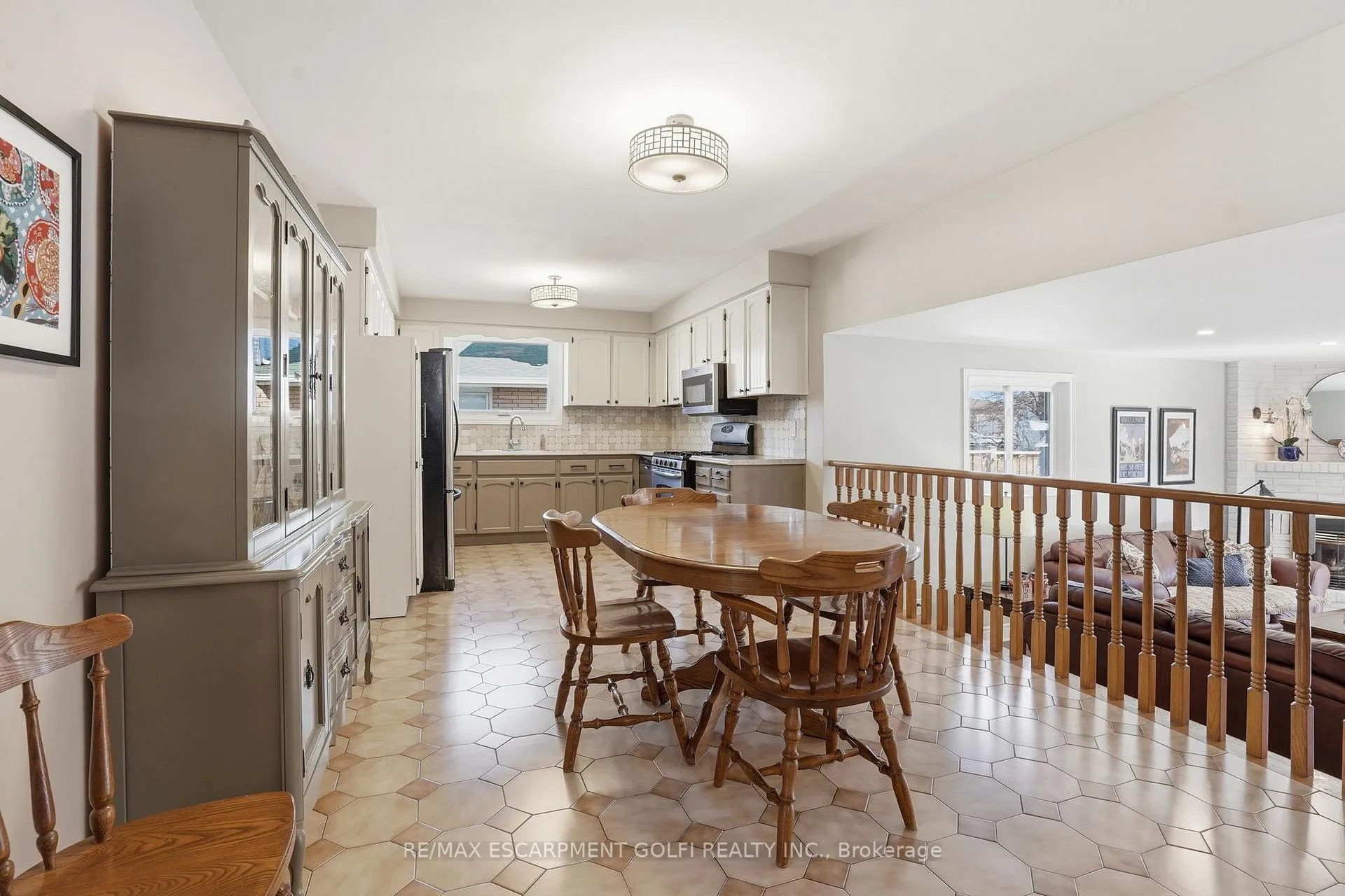 Photo 12 of 72 Oakridge Drive, Hamilton, Stoney Creek — HOMEH