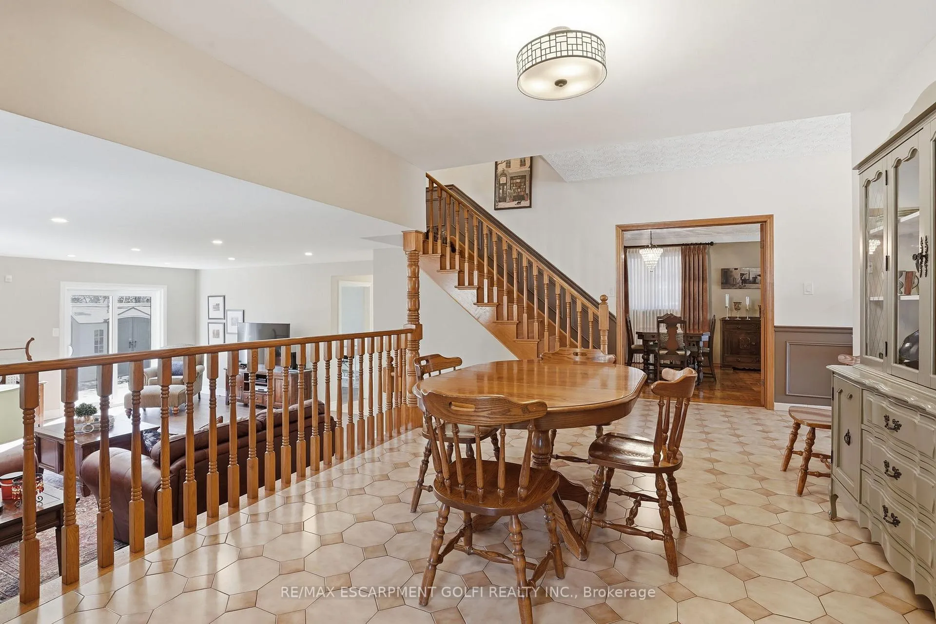 Photo 13 of 72 Oakridge Drive, Hamilton, Stoney Creek — HOMEH