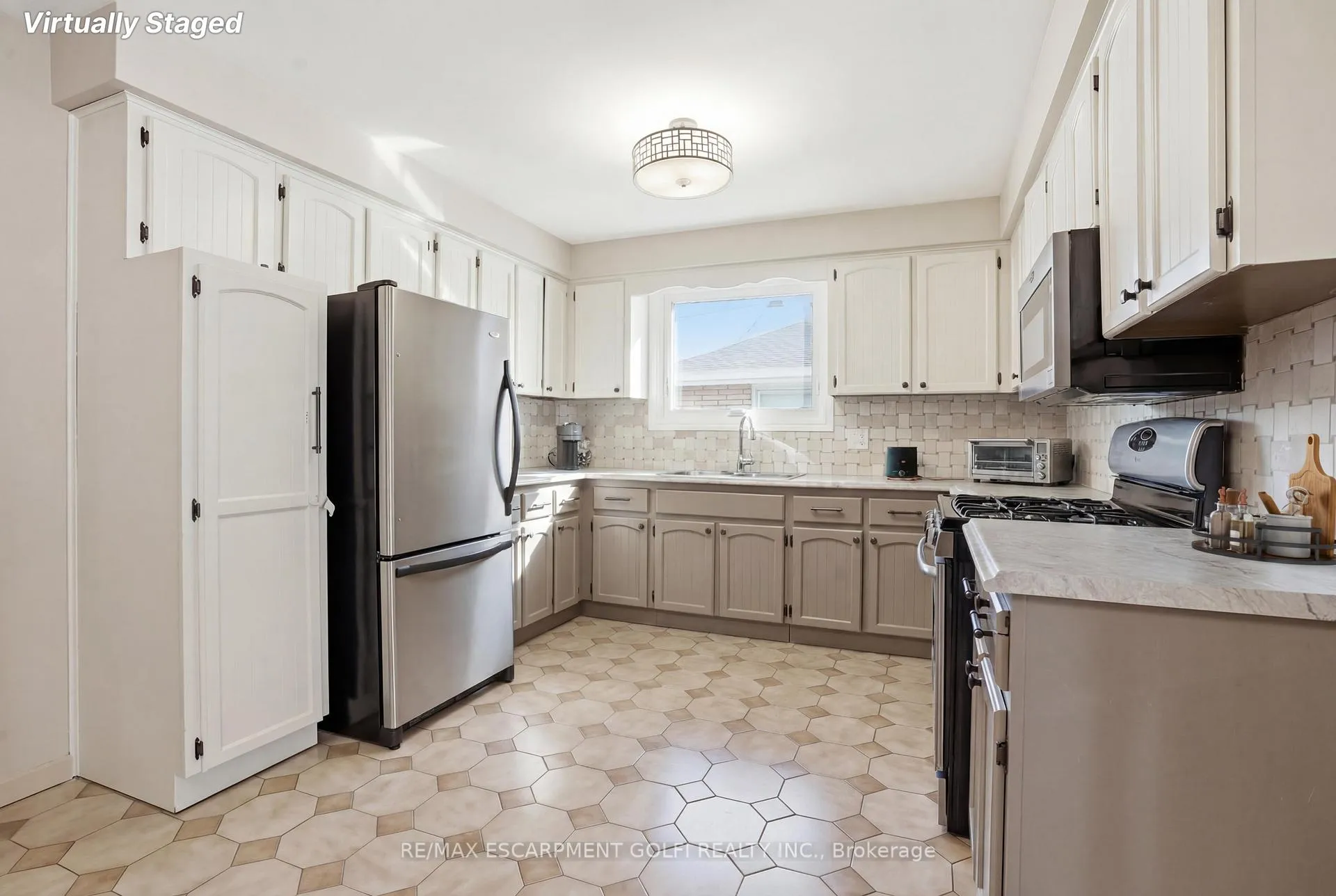 Photo 14 of 72 Oakridge Drive, Hamilton, Stoney Creek — HOMEH