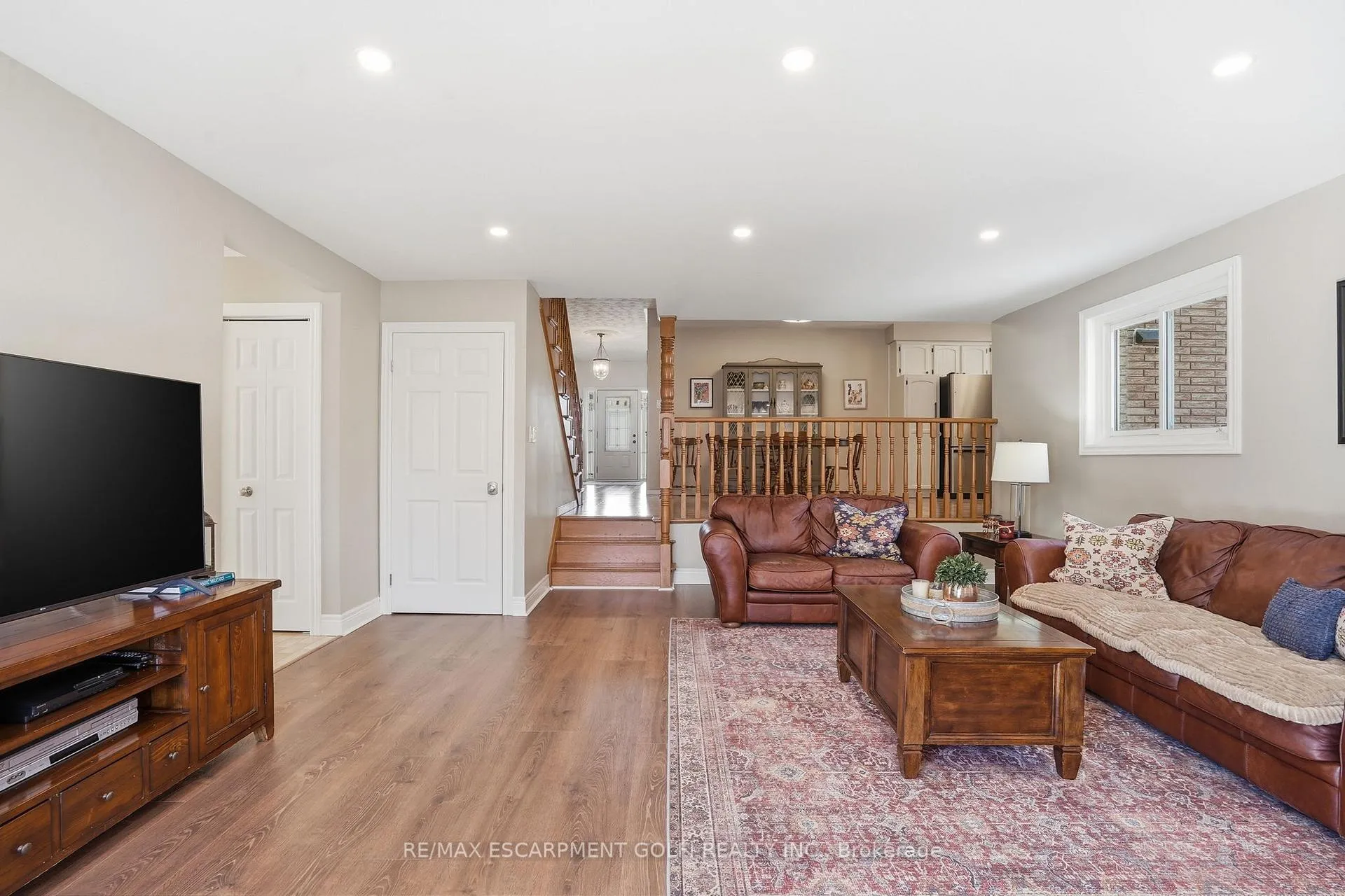 Photo 18 of 72 Oakridge Drive, Hamilton, Stoney Creek — HOMEH
