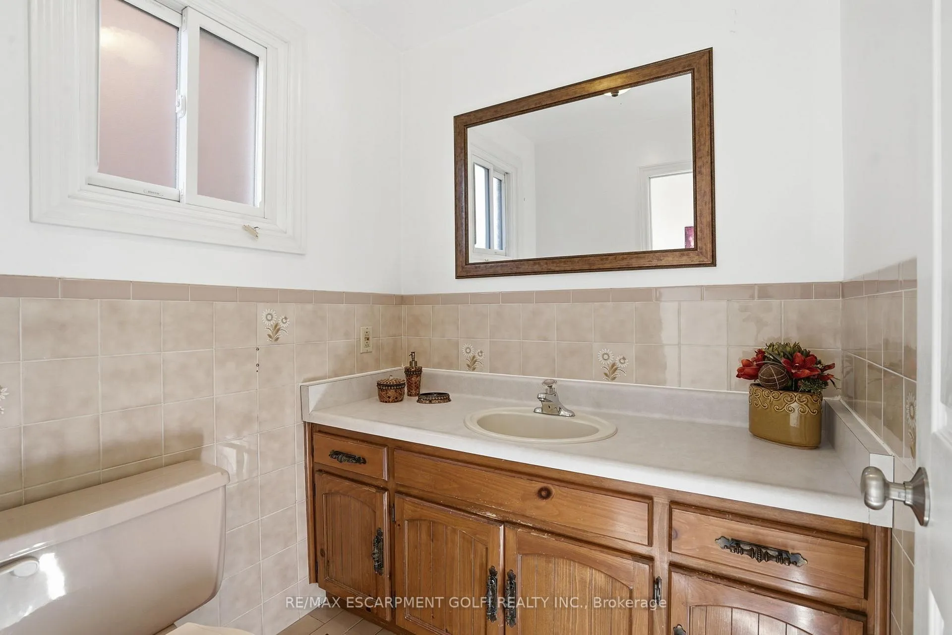 Photo 22 of 72 Oakridge Drive, Hamilton, Stoney Creek — HOMEH