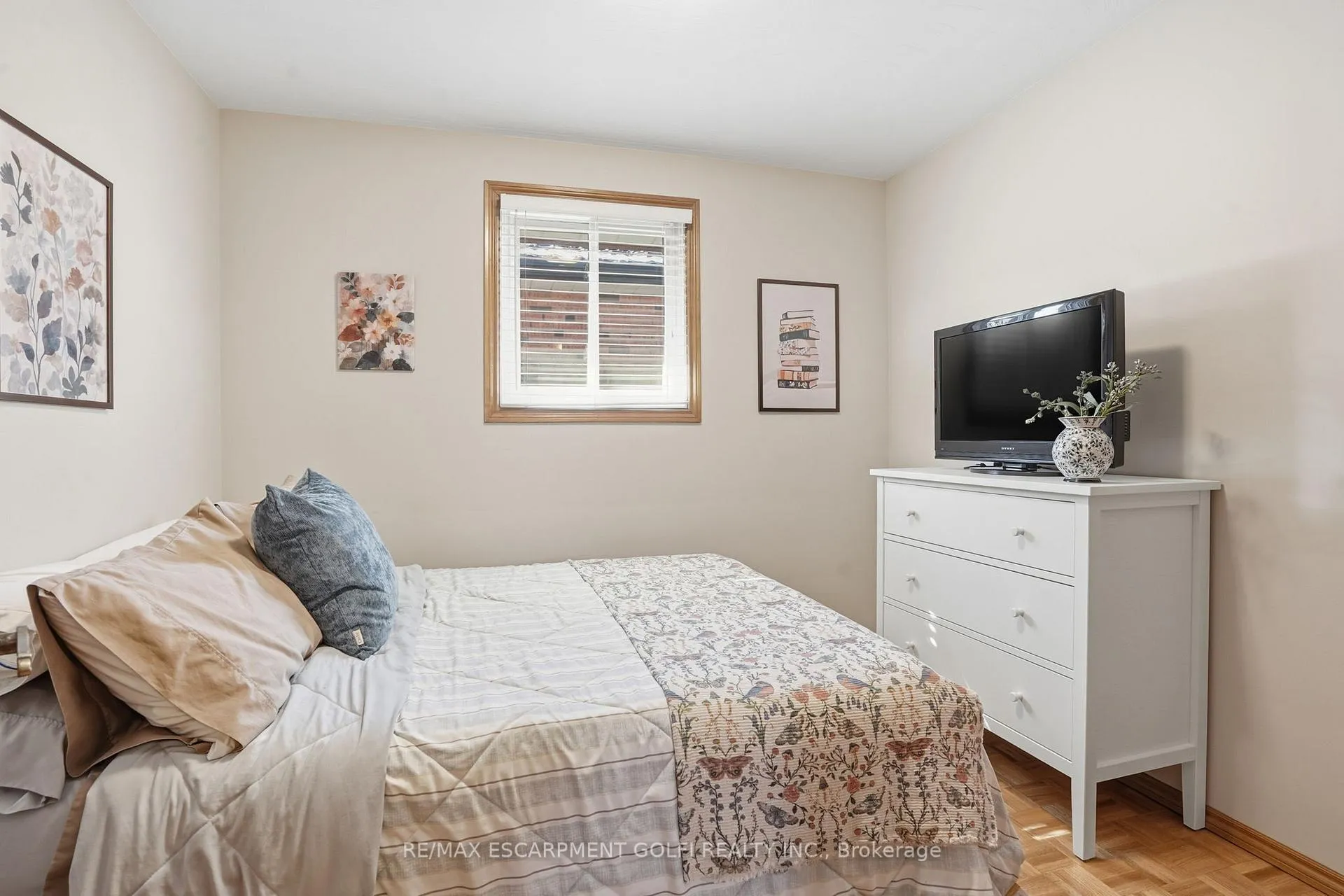 Photo 24 of 72 Oakridge Drive, Hamilton, Stoney Creek — HOMEH