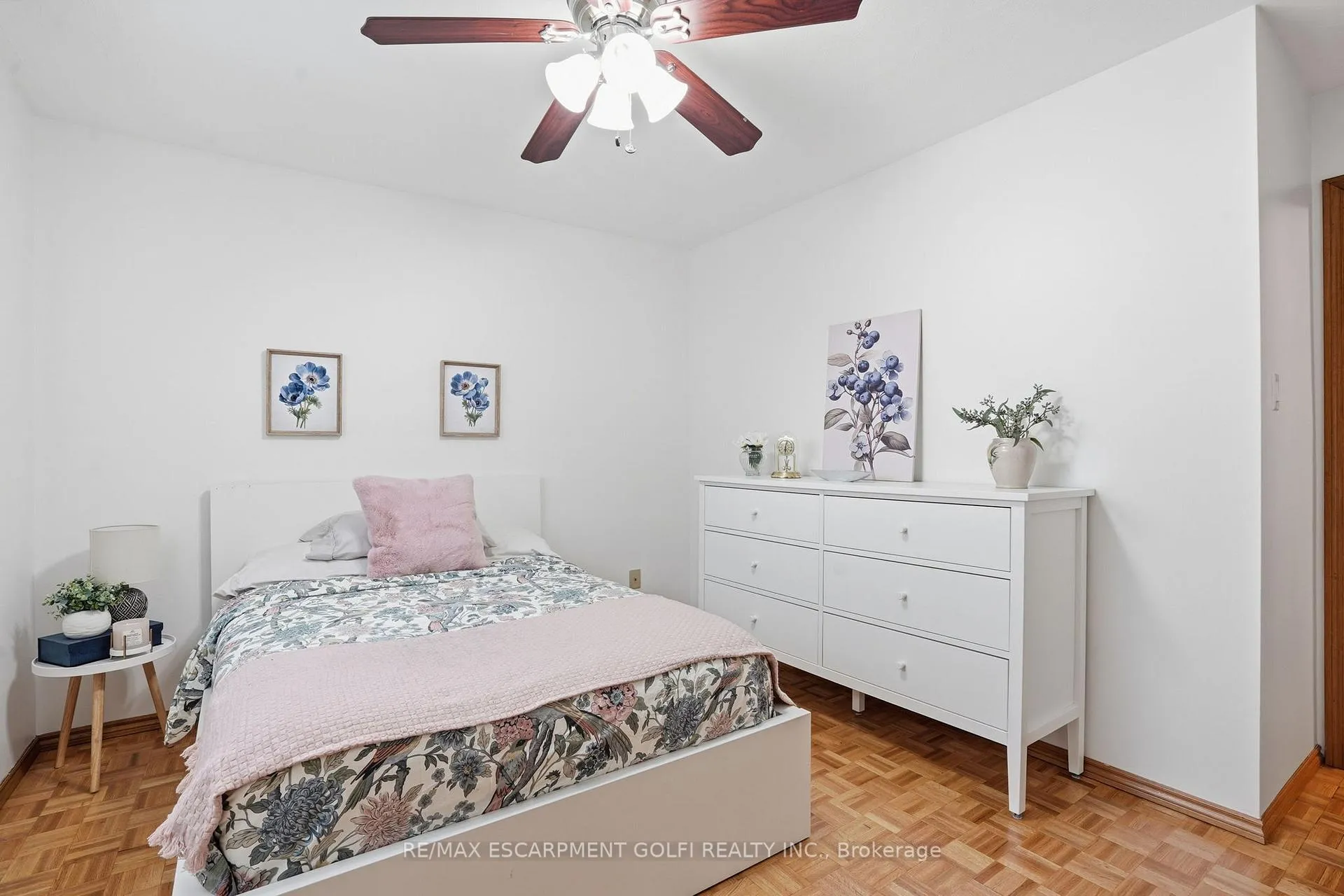 Photo 25 of 72 Oakridge Drive, Hamilton, Stoney Creek — HOMEH