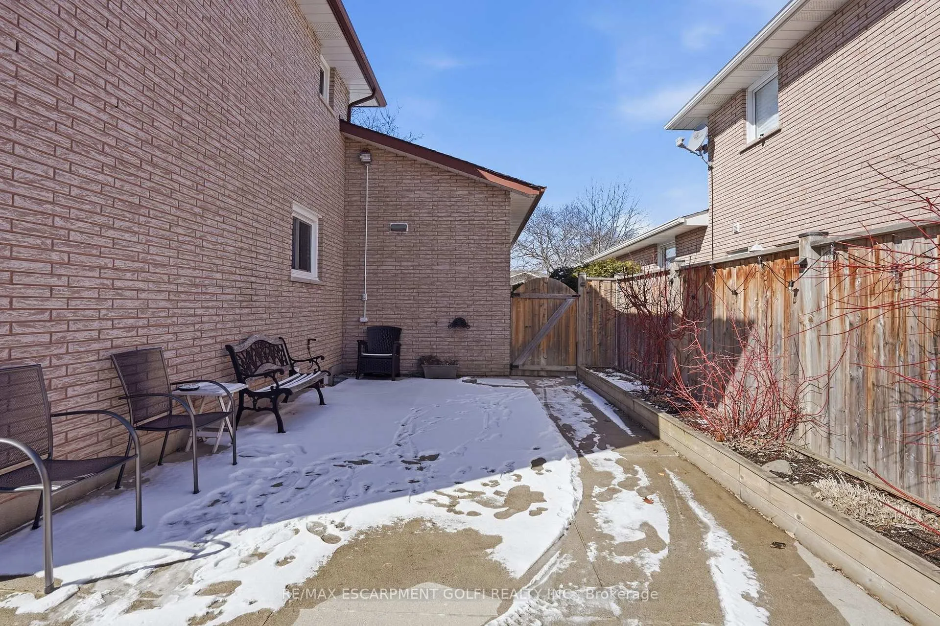 Photo 37 of 72 Oakridge Drive, Hamilton, Stoney Creek — HOMEH