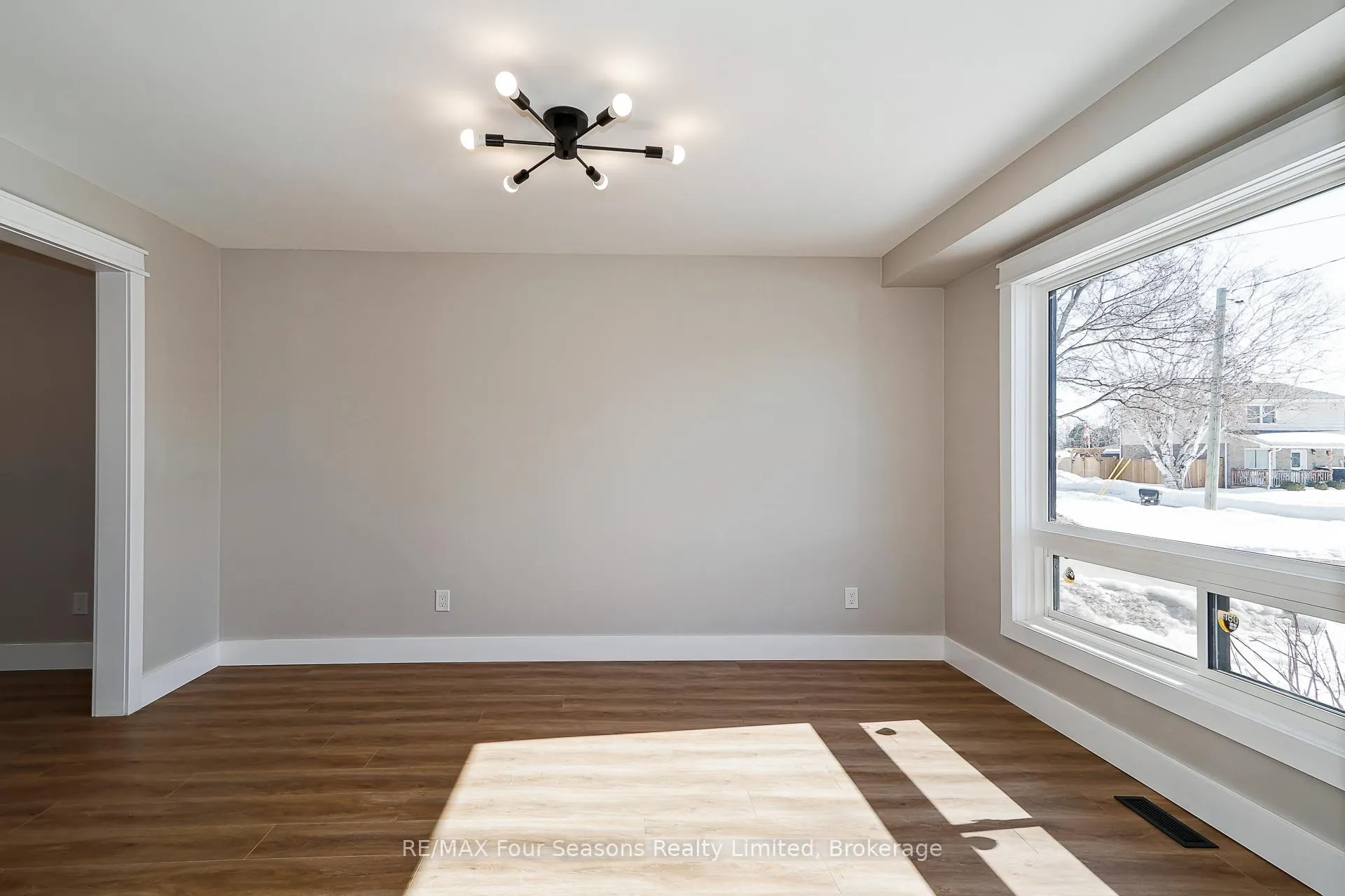 Photo 12 of 255 Valleyfield Crescent, Clearview, Stayner — HOMEH