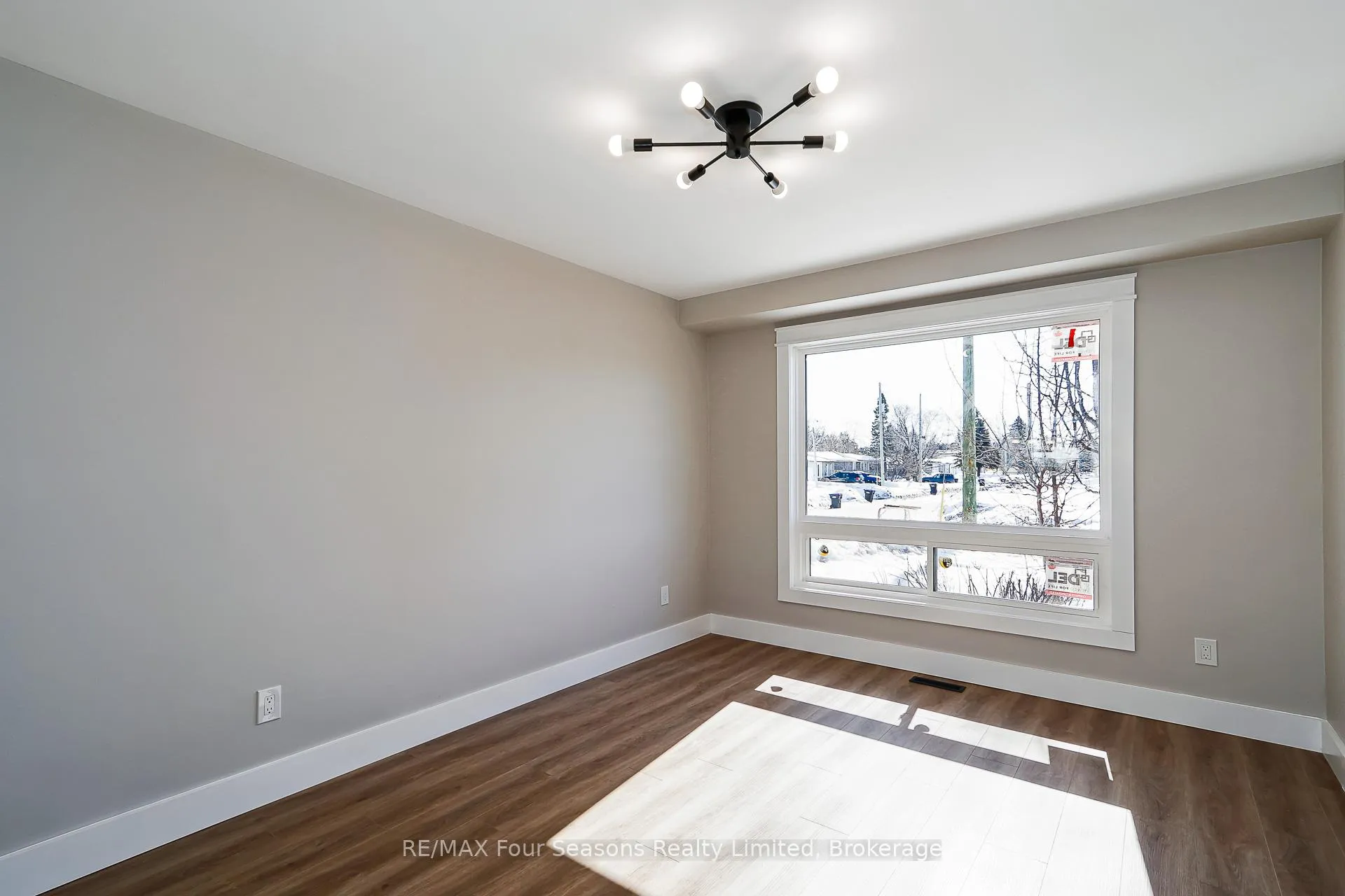 Photo 13 of 255 Valleyfield Crescent, Clearview, Stayner — HOMEH