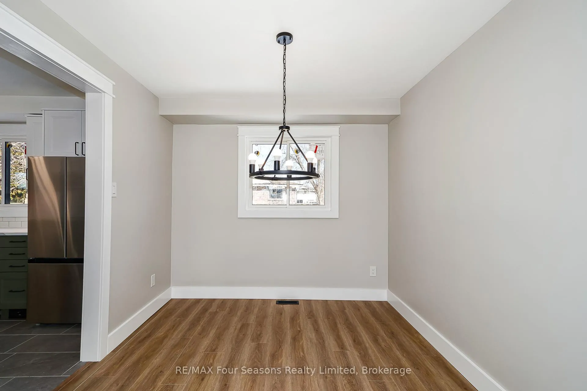 Photo 14 of 255 Valleyfield Crescent, Clearview, Stayner — HOMEH