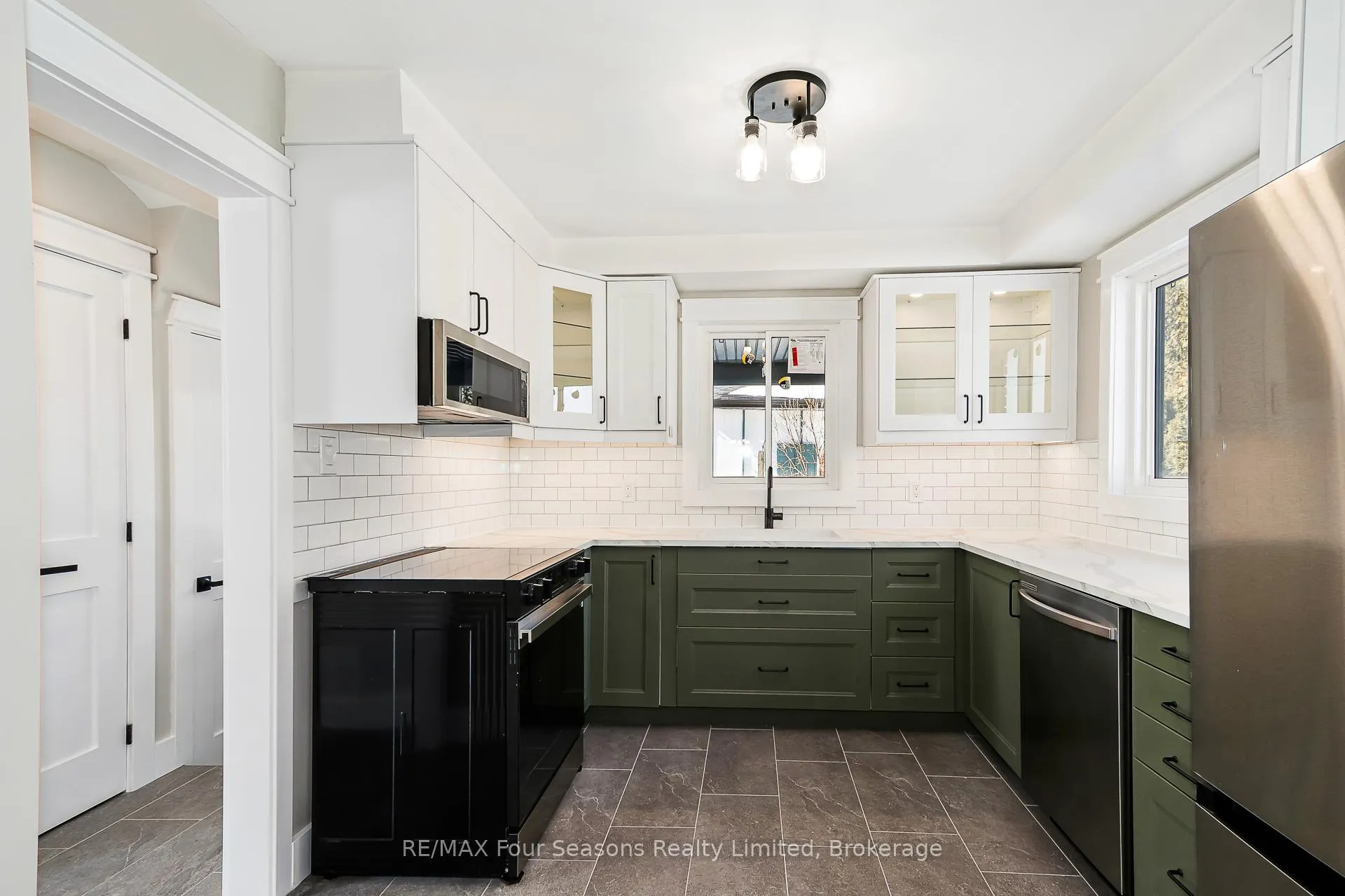 Photo 16 of 255 Valleyfield Crescent, Clearview, Stayner — HOMEH