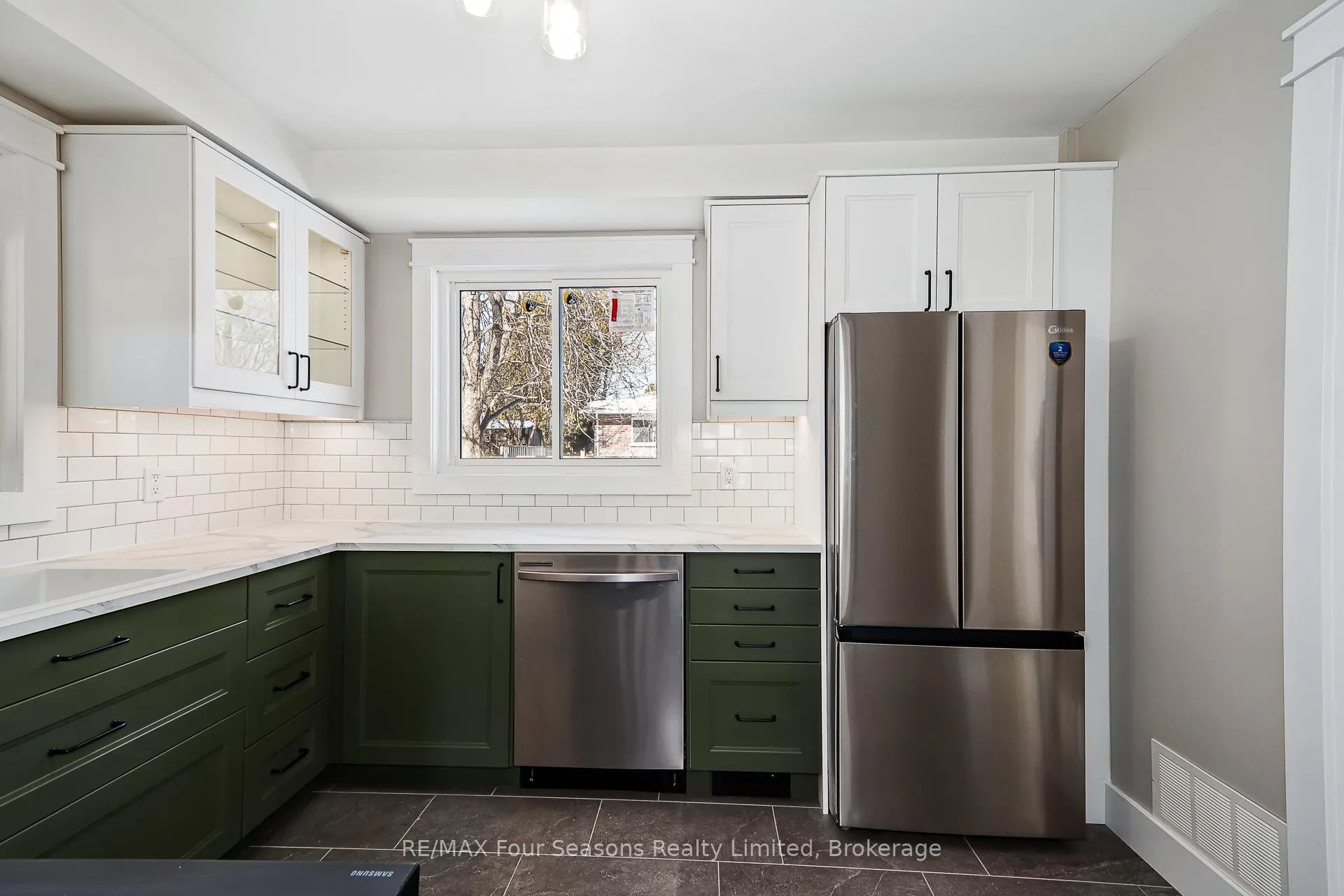 Photo 18 of 255 Valleyfield Crescent, Clearview, Stayner — HOMEH