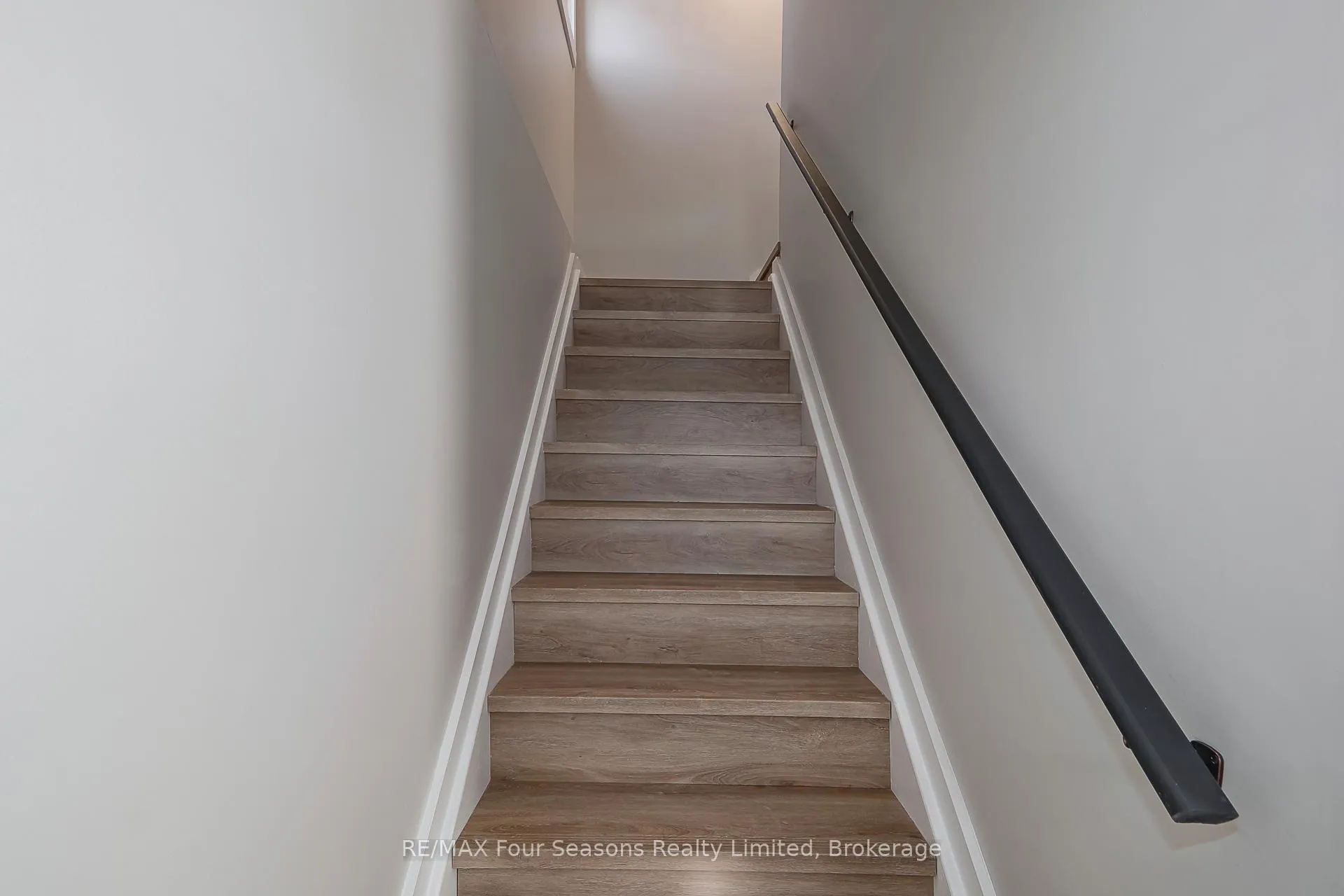Photo 20 of 255 Valleyfield Crescent, Clearview, Stayner — HOMEH