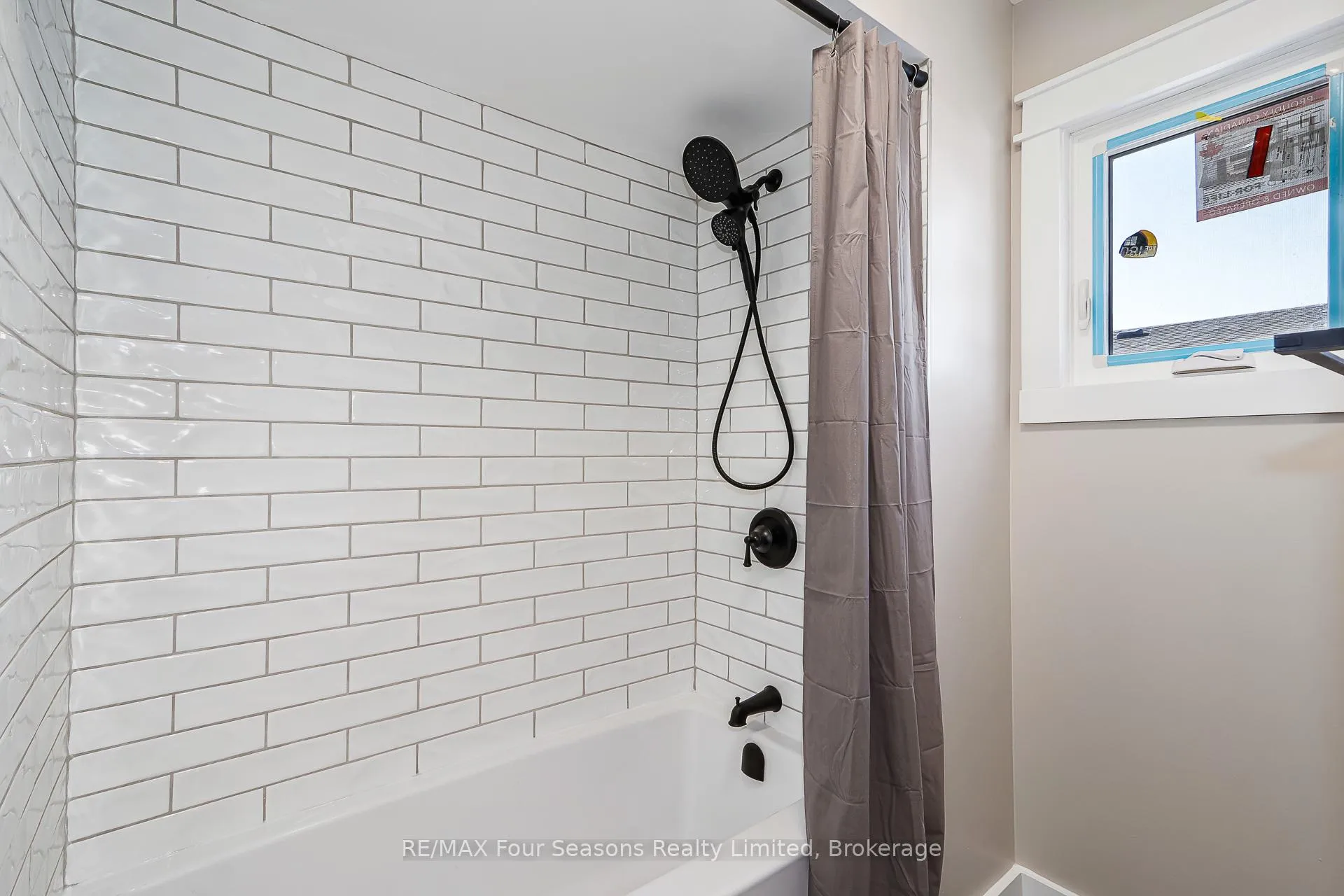 Photo 23 of 255 Valleyfield Crescent, Clearview, Stayner — HOMEH