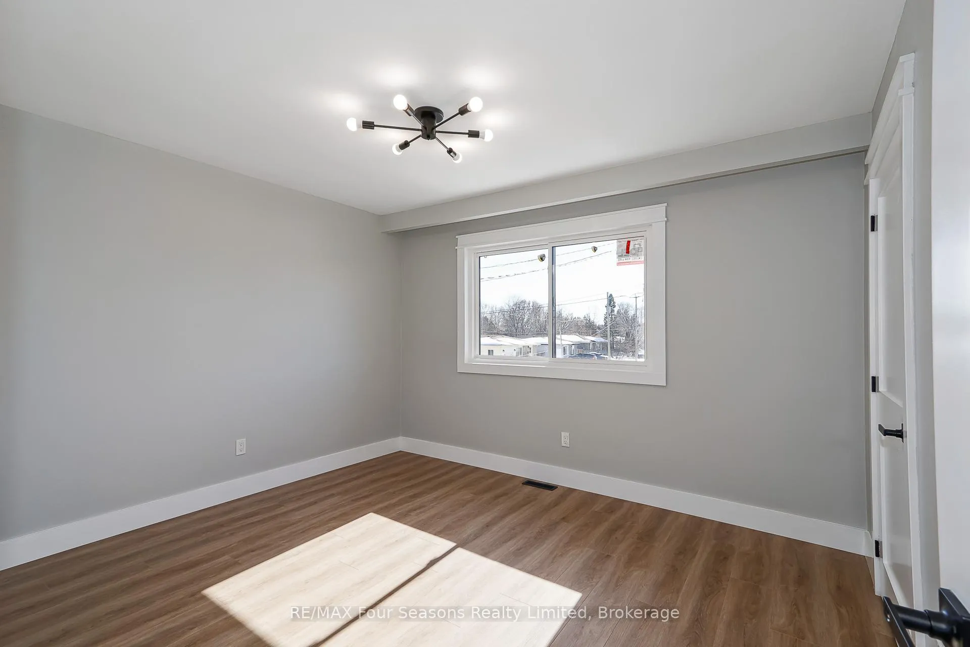 Photo 26 of 255 Valleyfield Crescent, Clearview, Stayner — HOMEH