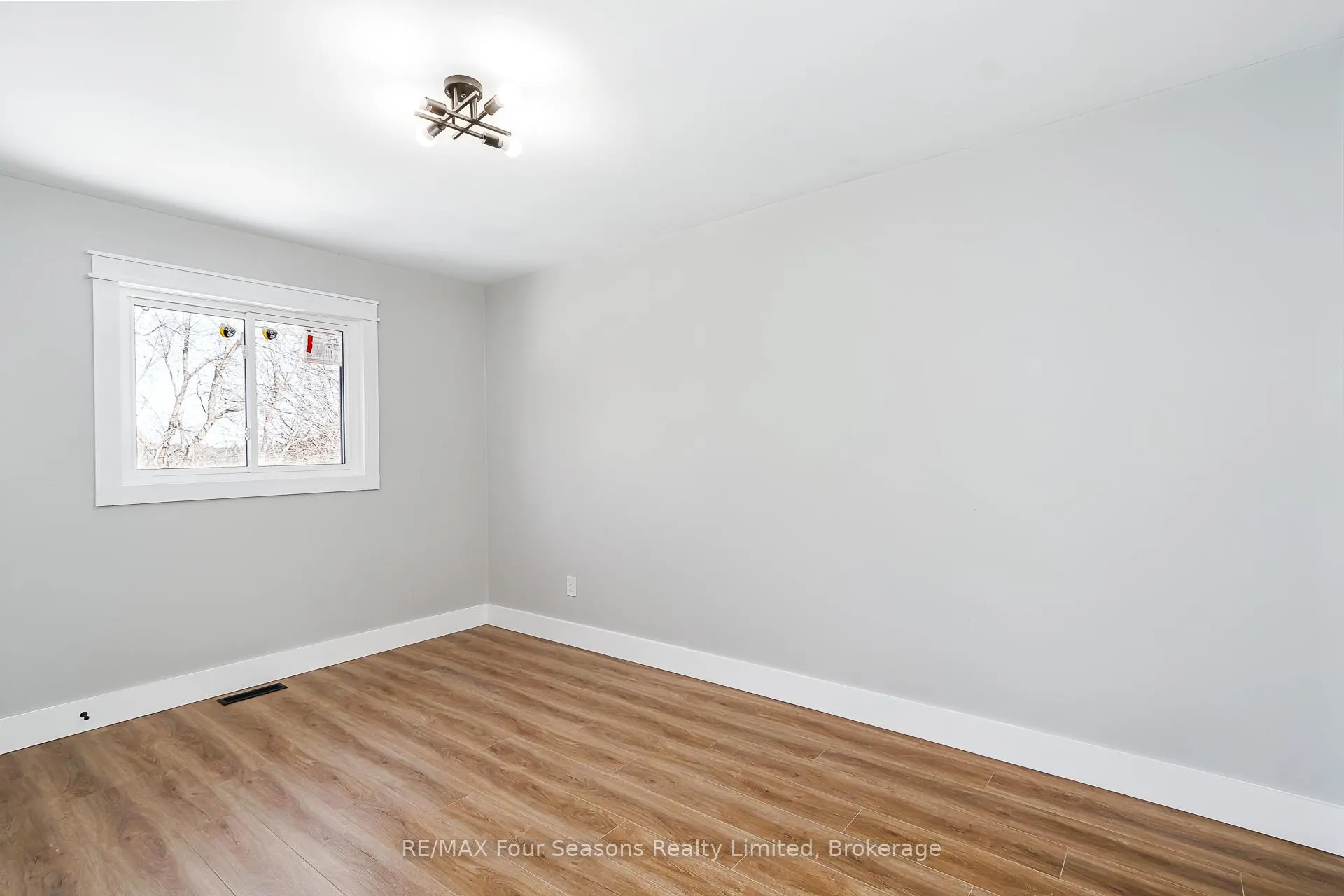 Photo 27 of 255 Valleyfield Crescent, Clearview, Stayner — HOMEH