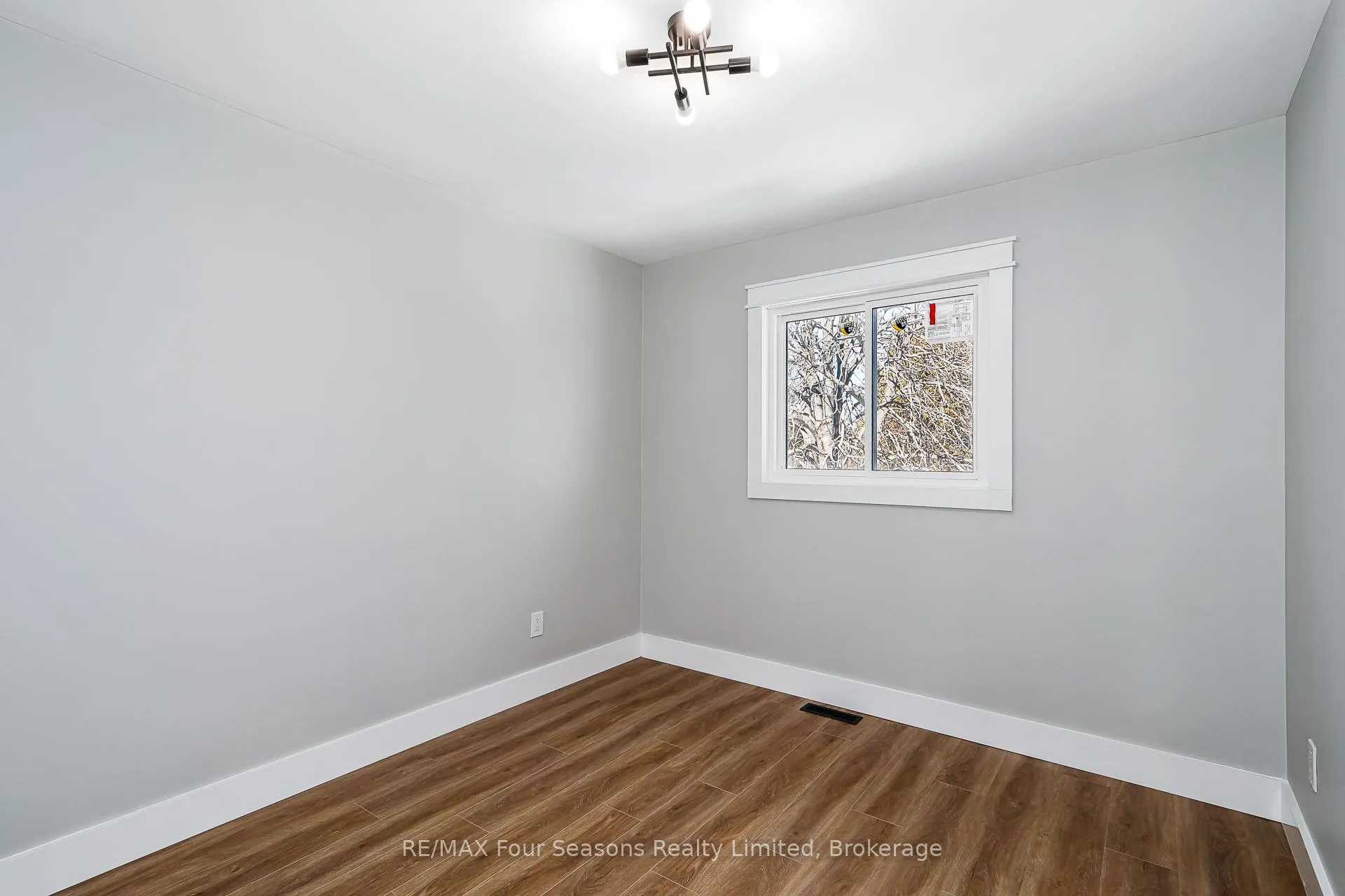 Photo 29 of 255 Valleyfield Crescent, Clearview, Stayner — HOMEH