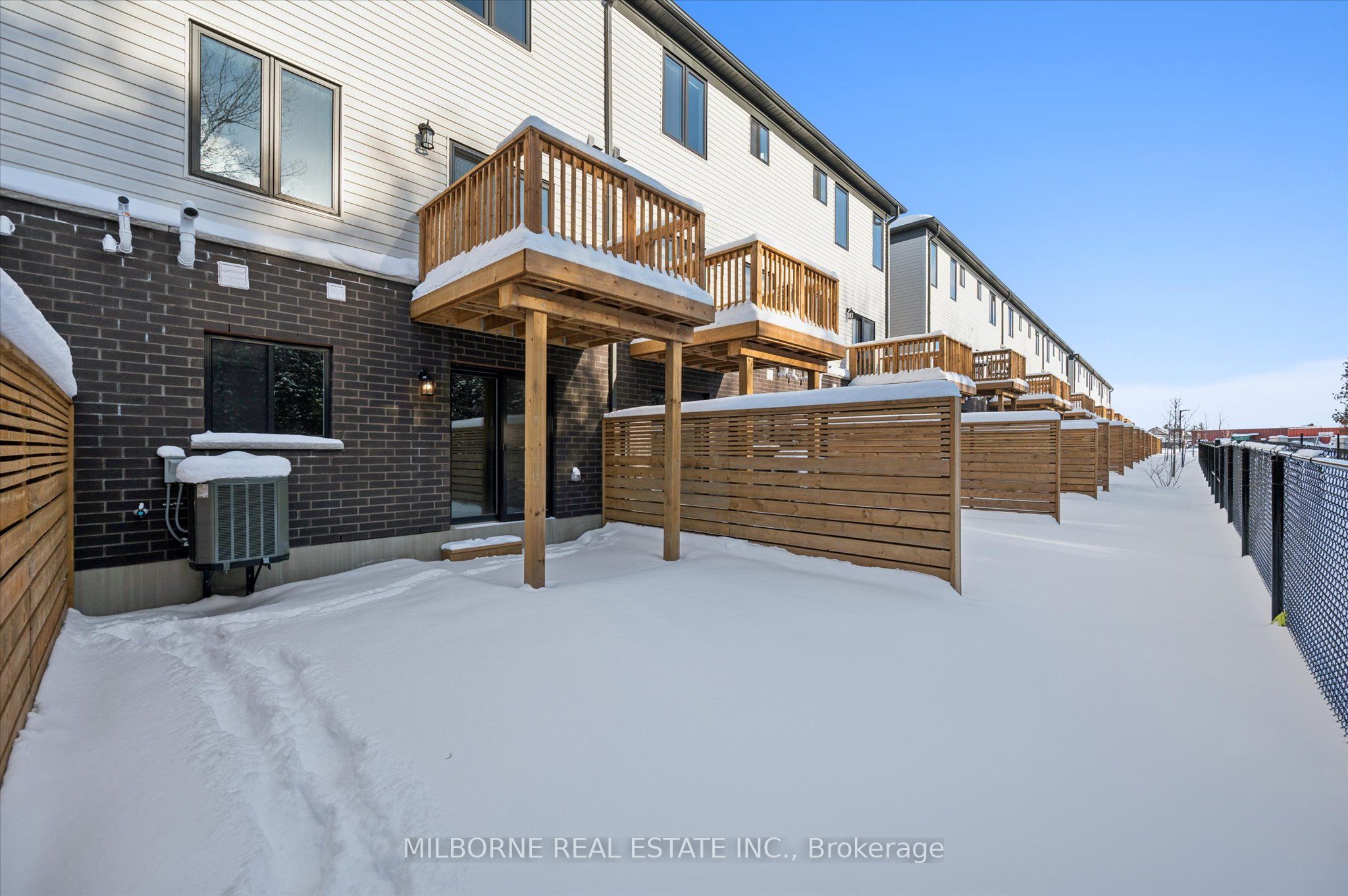 Photo 34 of 37 Arabella Drive, Guelph, Village By The Arboretum — HOMEH