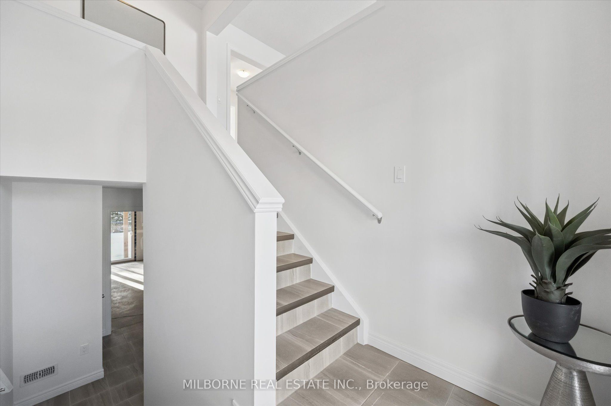 Photo 9 of 37 Arabella Drive, Guelph, Village By The Arboretum — HOMEH