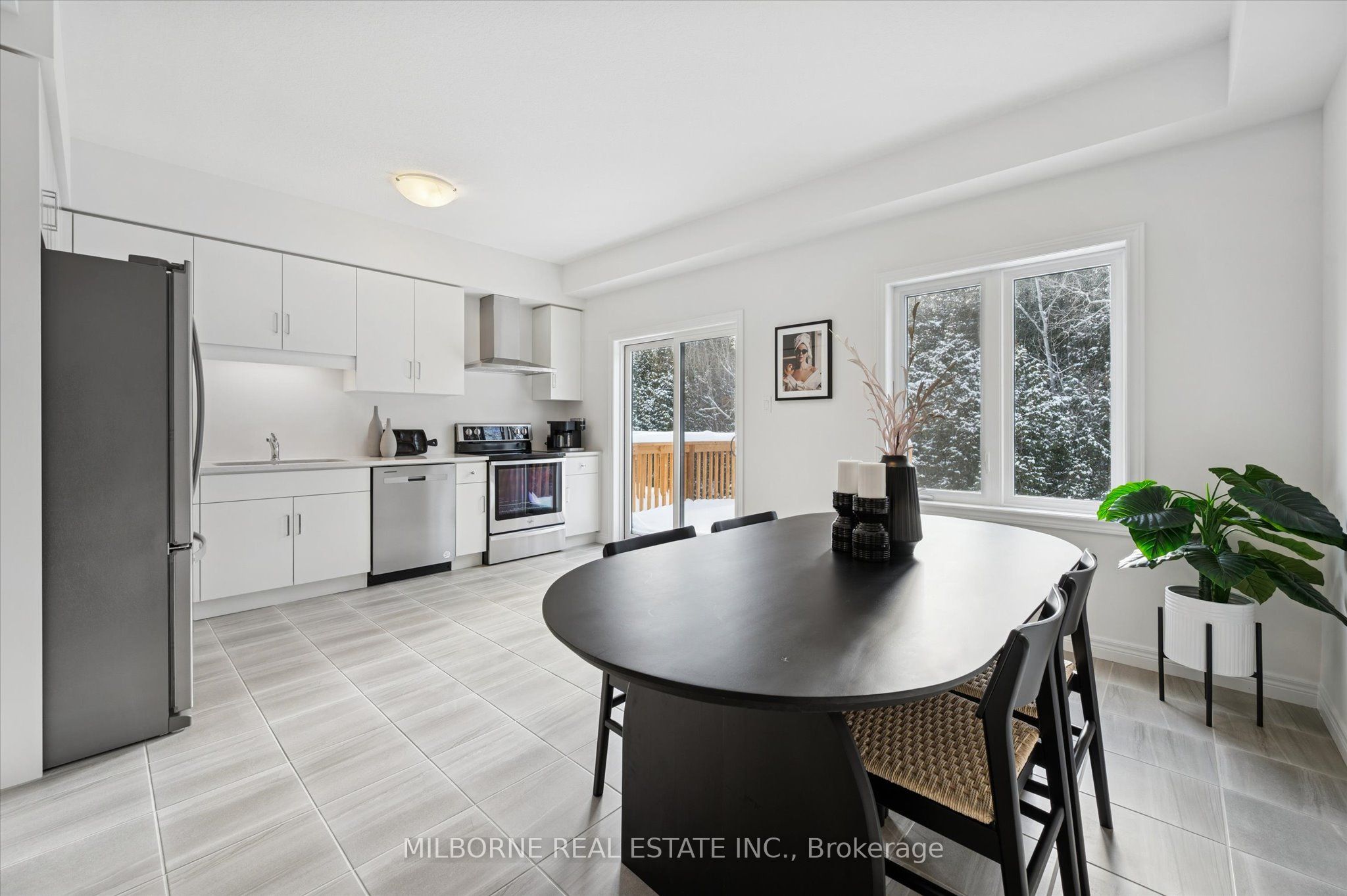 Photo 12 of 37 Arabella Drive, Guelph, Village By The Arboretum — HOMEH