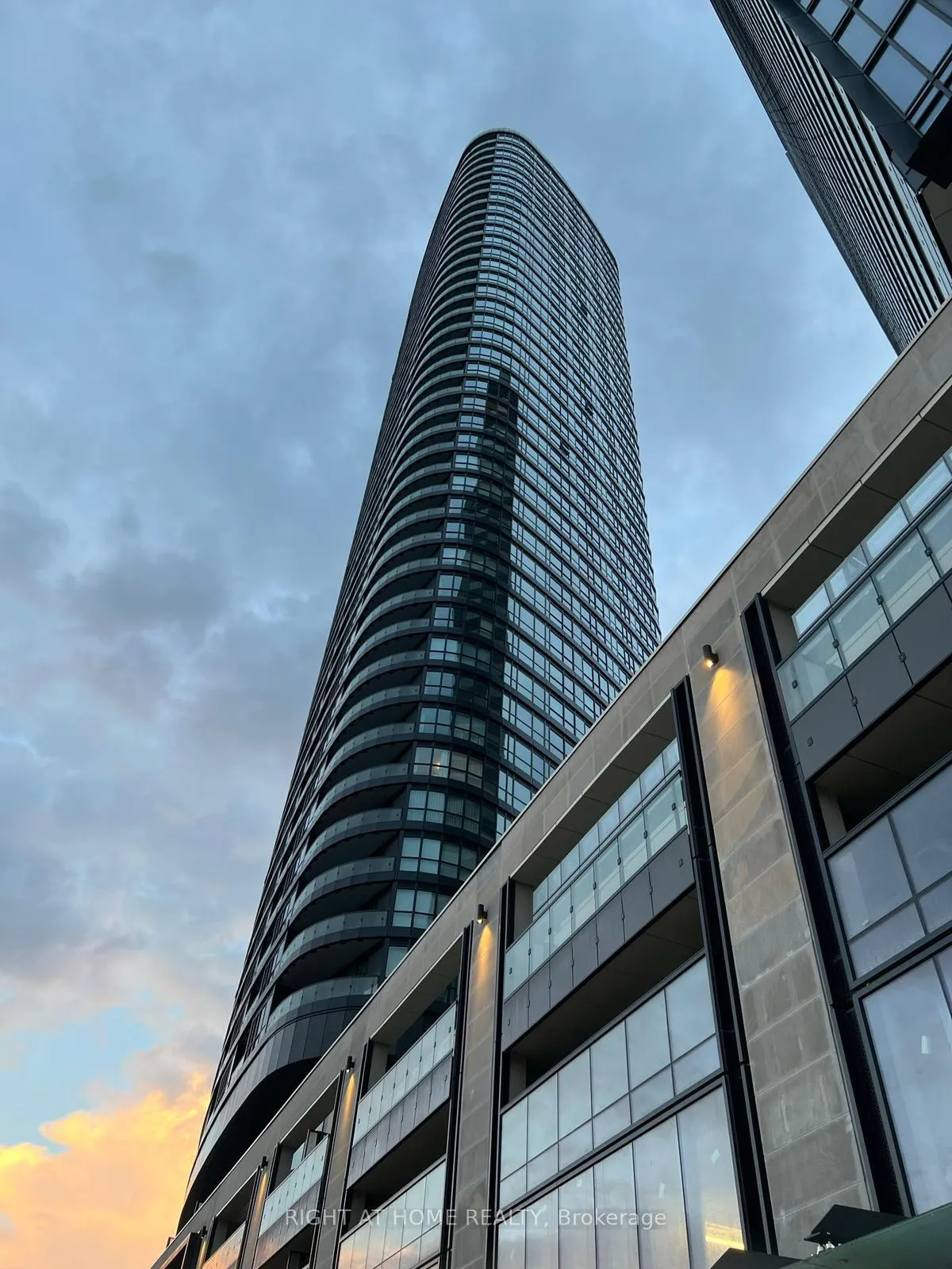 Front of Unit 3418, 585 Bloor Street E