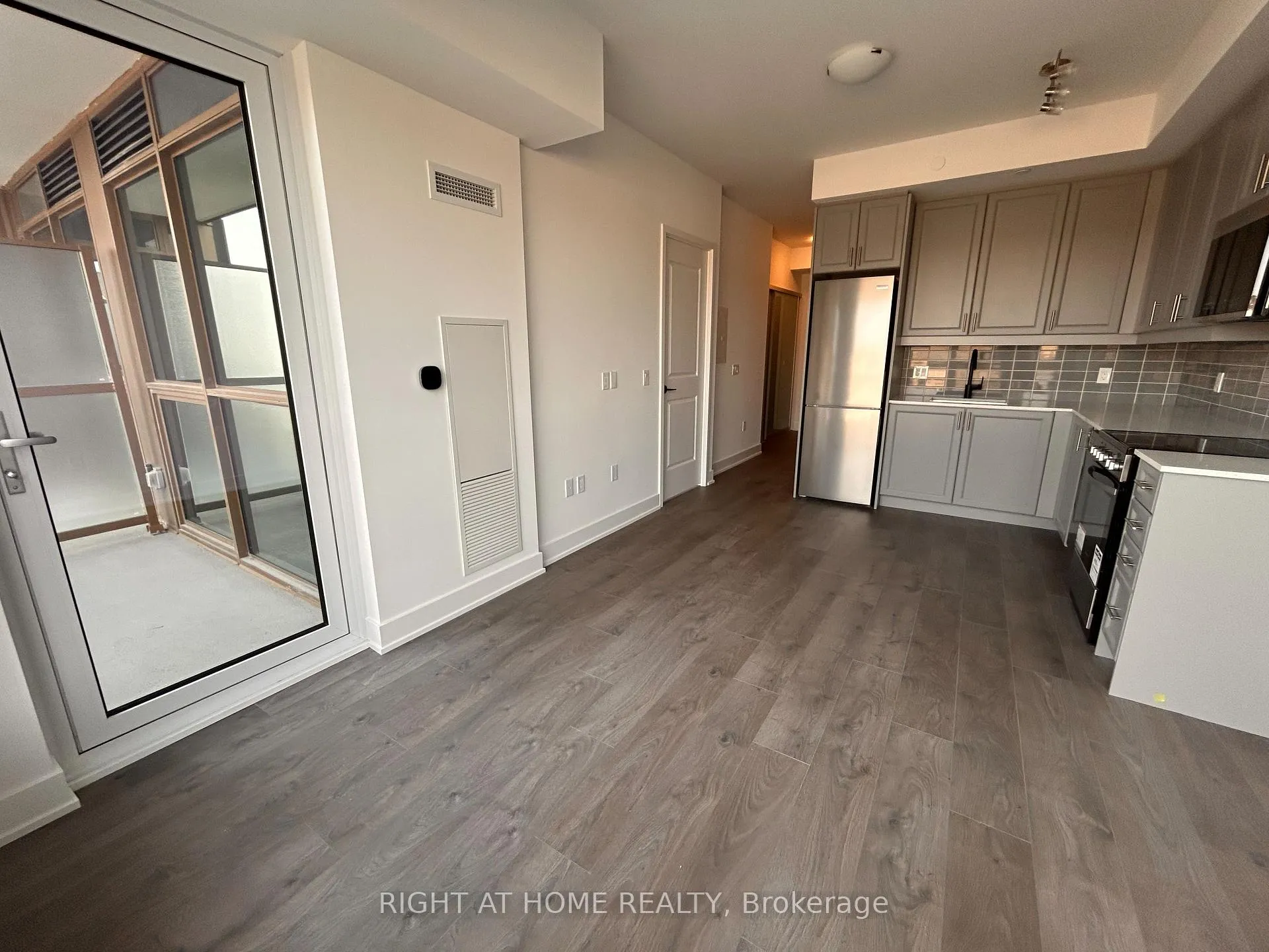 Photo 4 of Unit 323, 2343 Khalsa Gate, Oakville, Westmount — HOMEH
