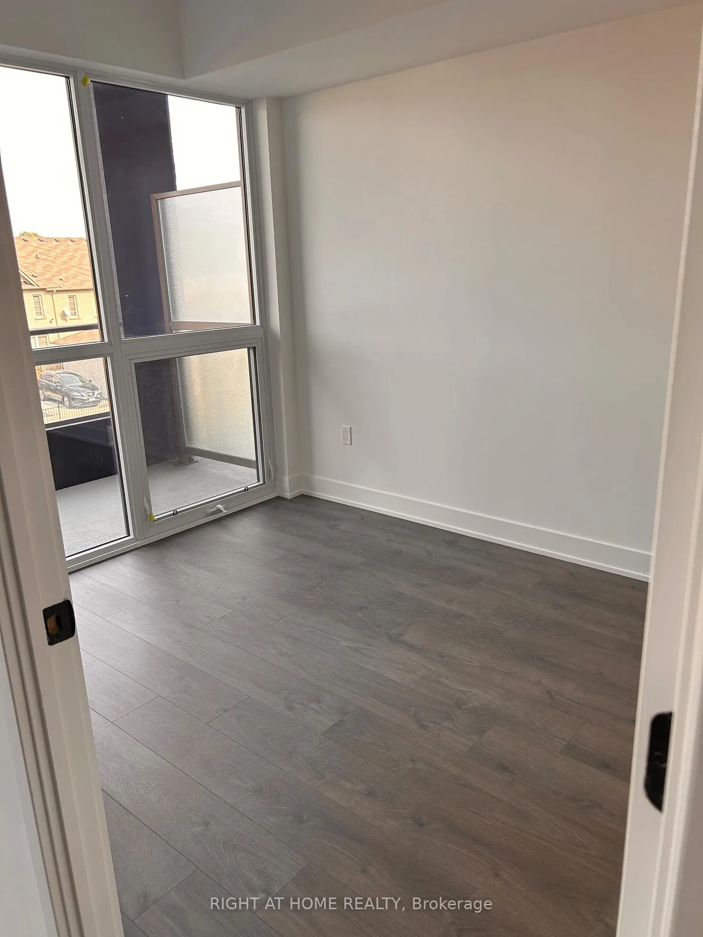 Photo 6 of Unit 323, 2343 Khalsa Gate, Oakville, Westmount — HOMEH