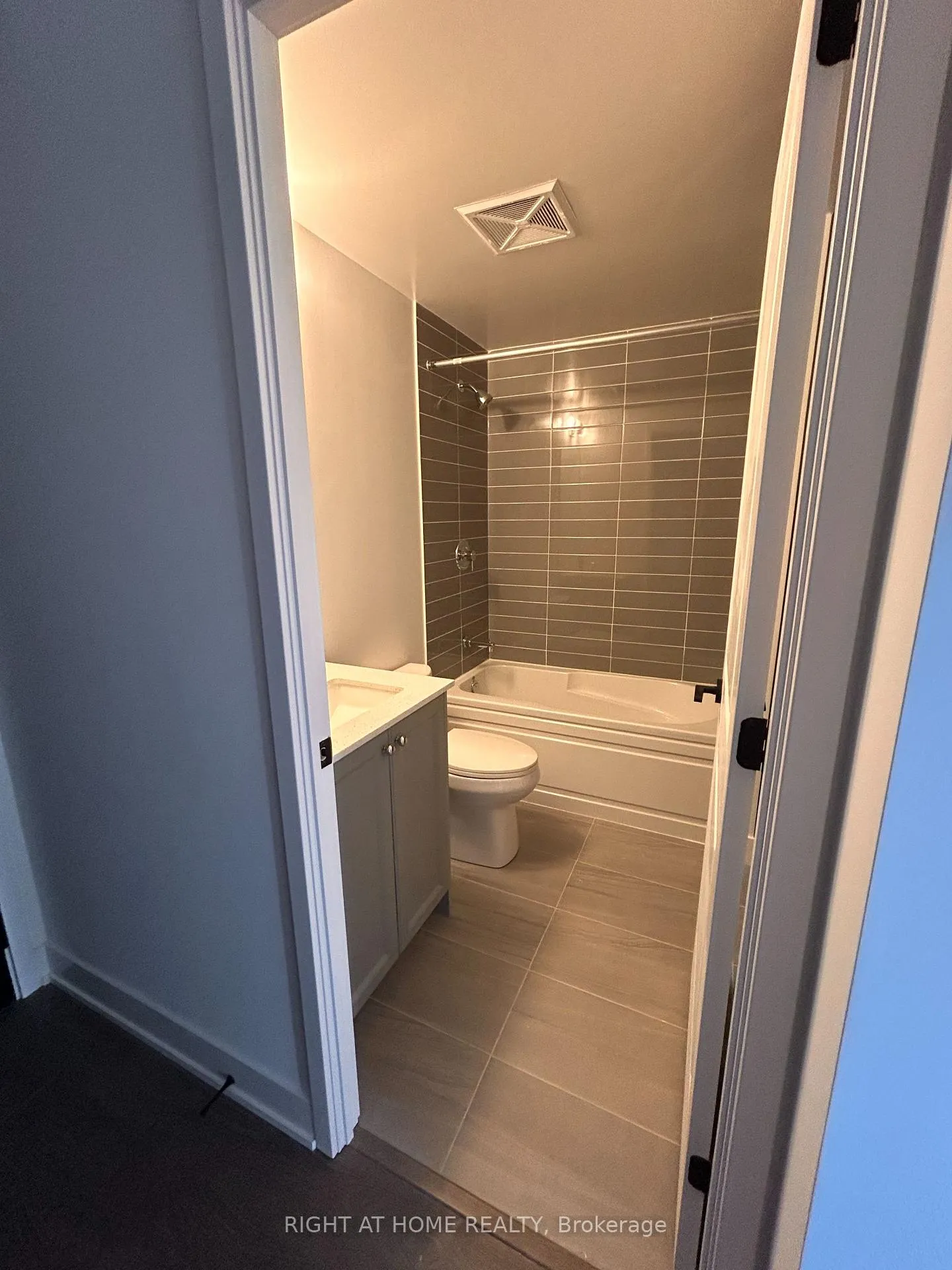 Photo 10 of Unit 323, 2343 Khalsa Gate, Oakville, Westmount — HOMEH