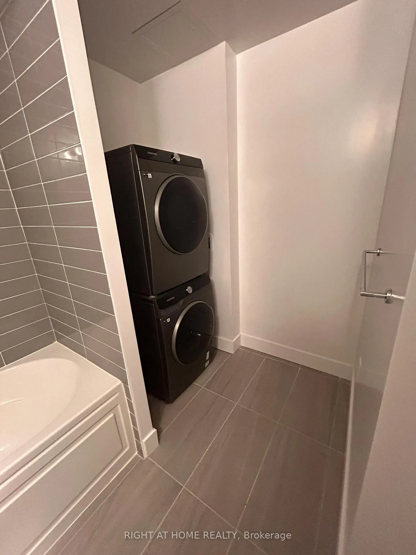 Photo 17 of Unit 323, 2343 Khalsa Gate, Oakville, Westmount — HOMEH